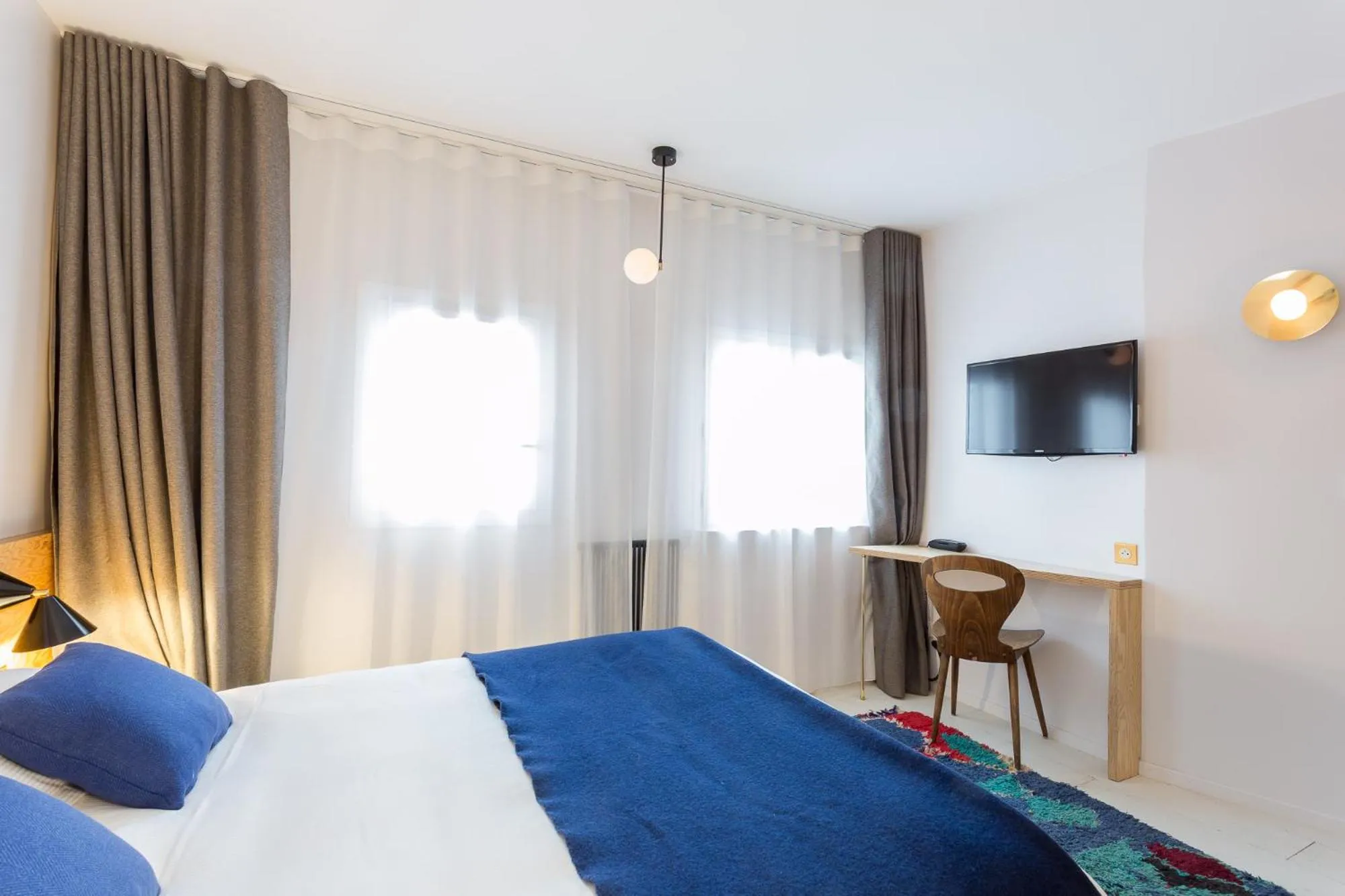 Photo of the whole room, Bed in Hôtel Montholon