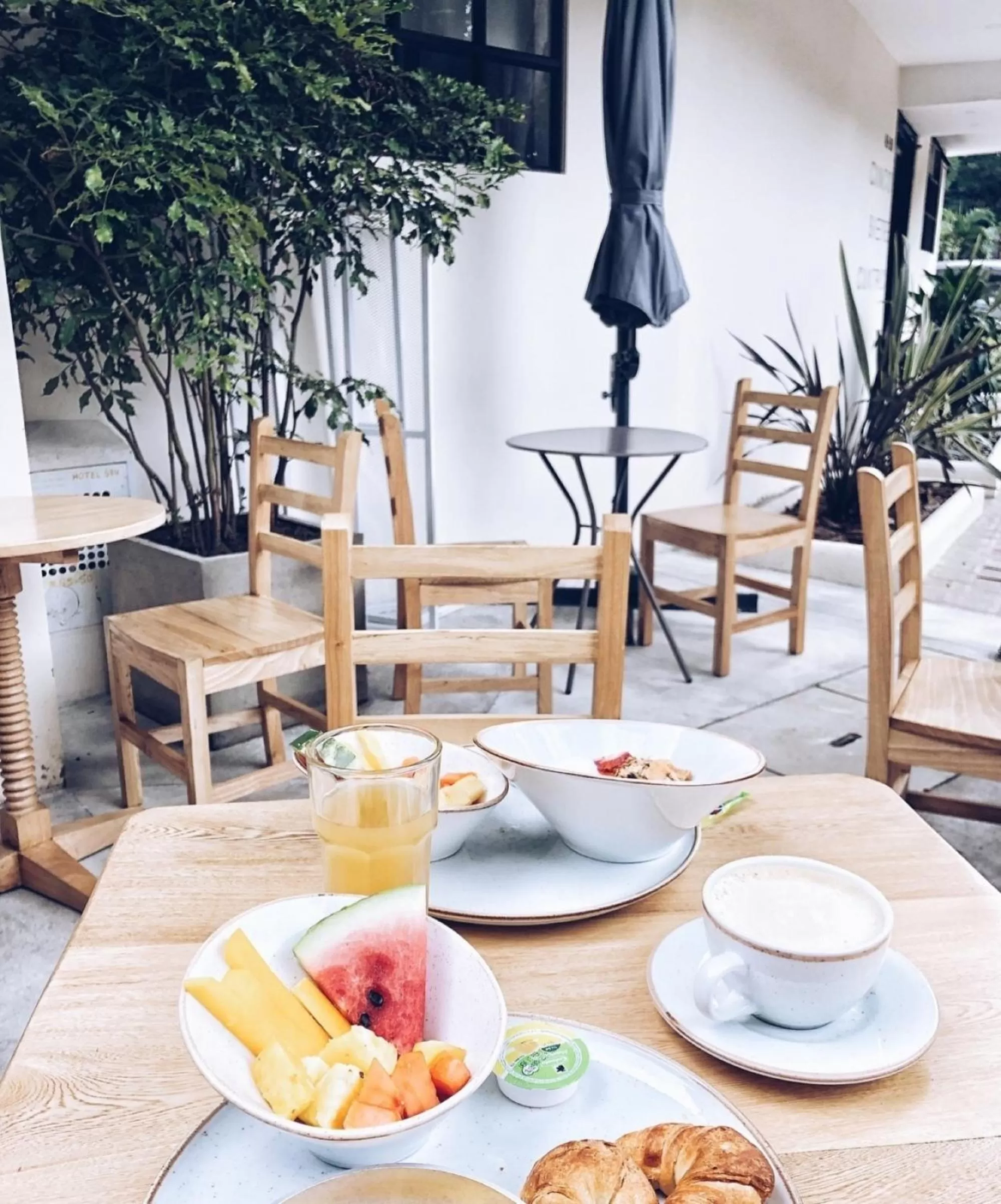 Restaurant/Places to Eat in 574 Hotel