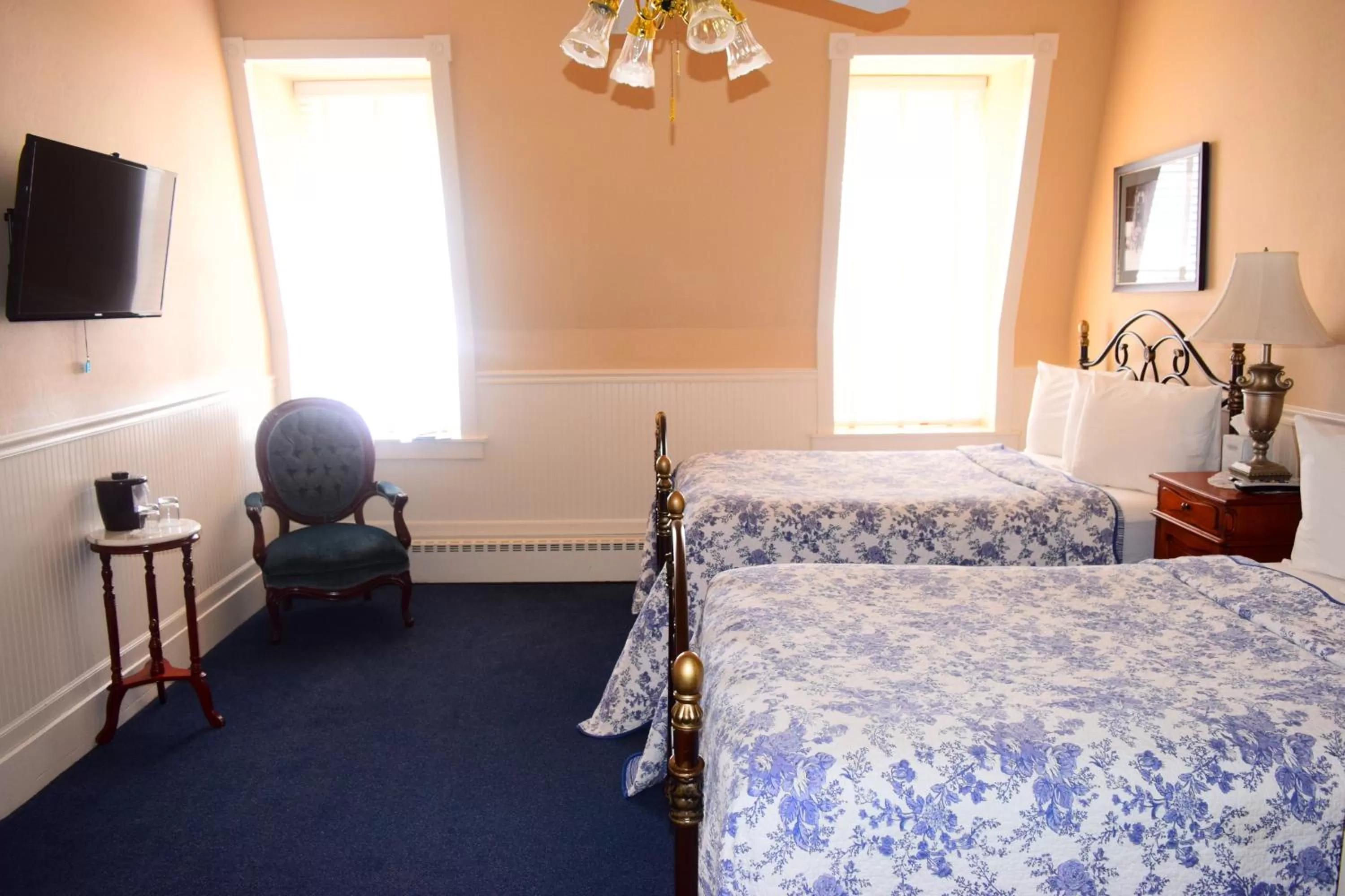 Bed in Grand Imperial Hotel