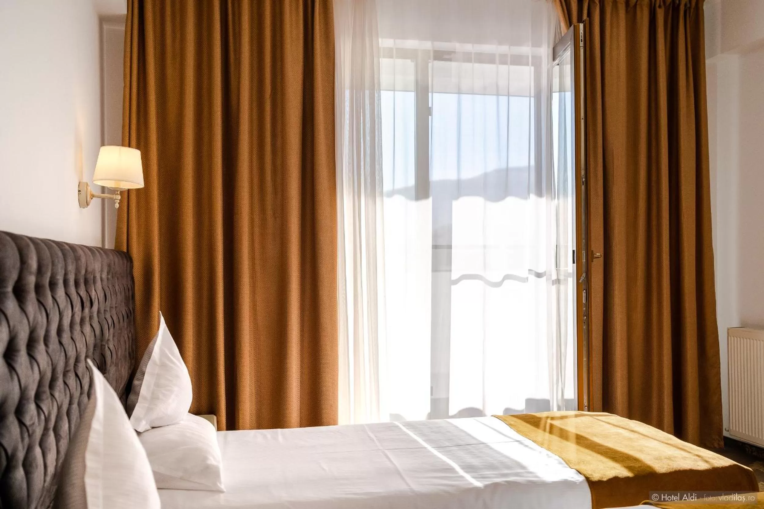 View (from property/room), Bed in Hotel Aldi