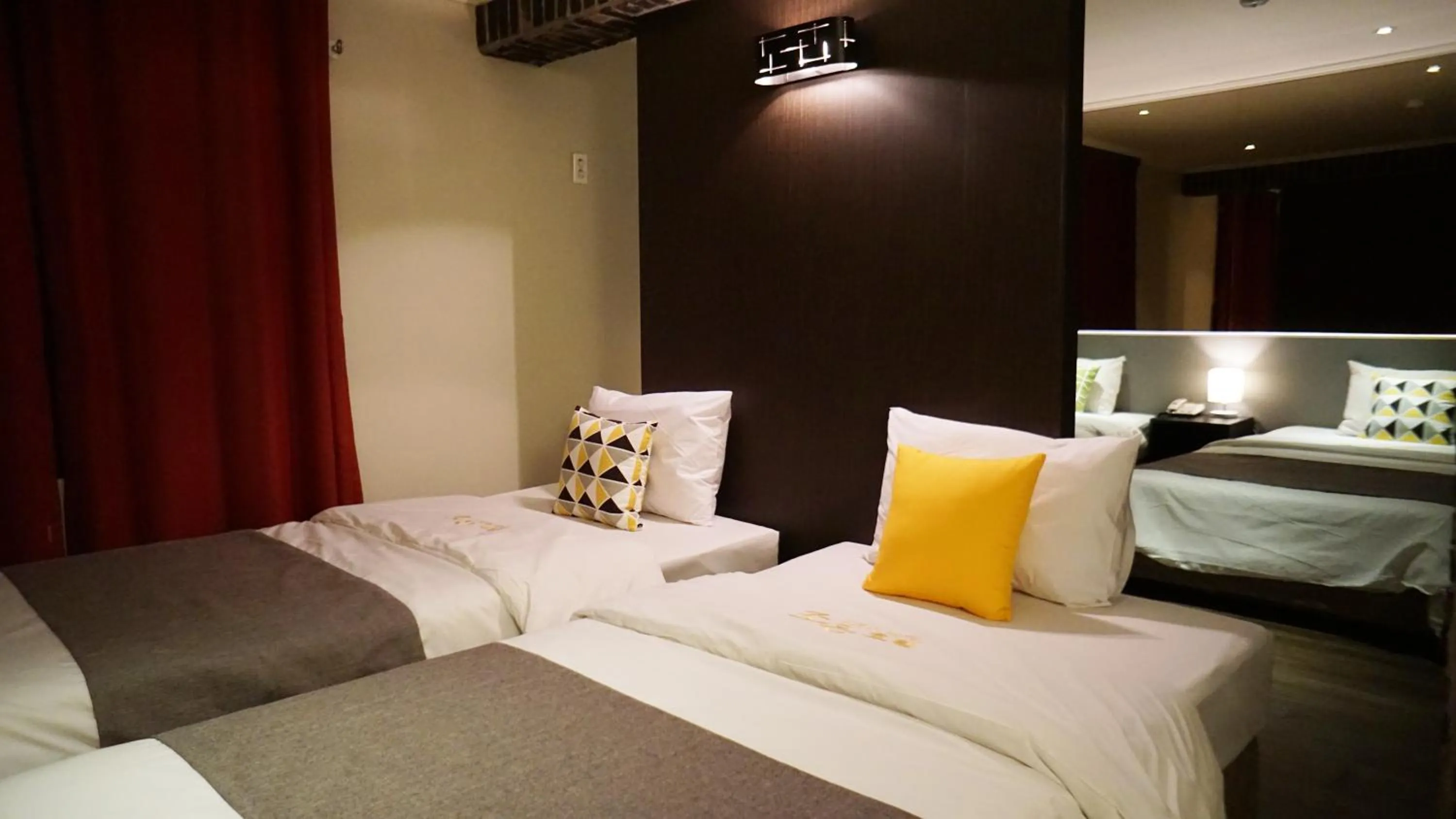 Photo of the whole room, Bed in Hotel Tong Yeondong Jeju