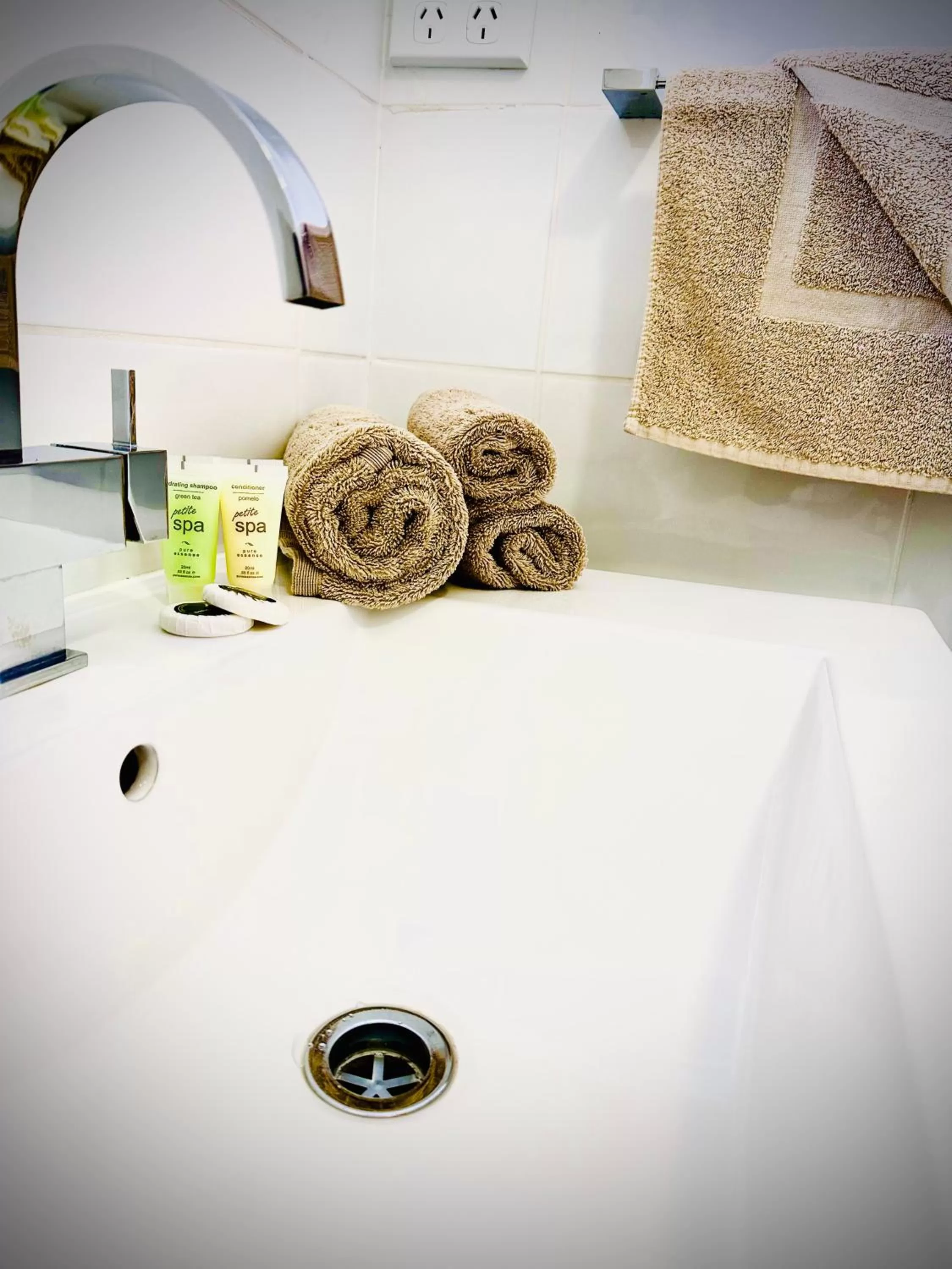 Bathroom in Auto Lodge Motor Inn