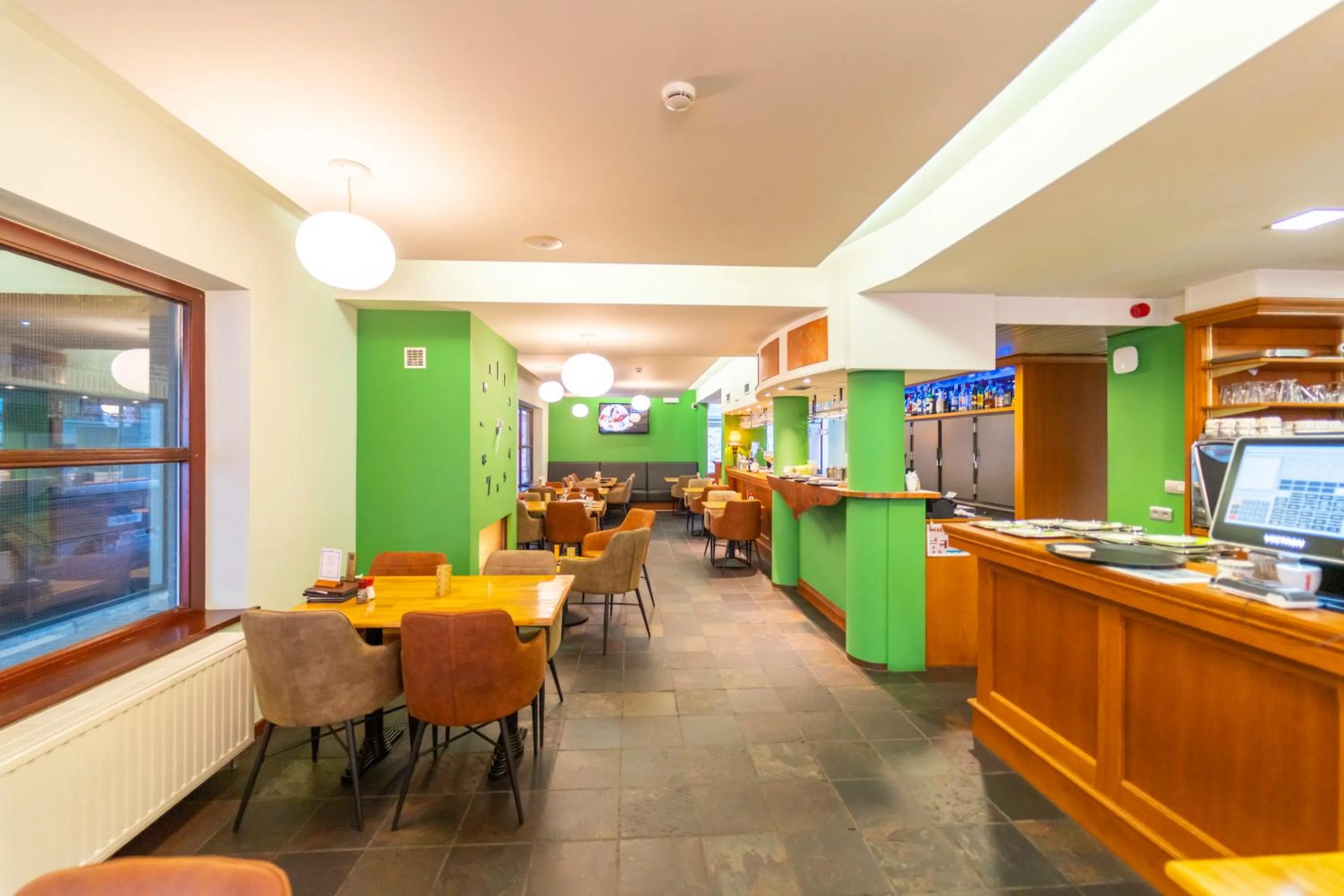 Restaurant/places to eat in Hotel Ambiotel