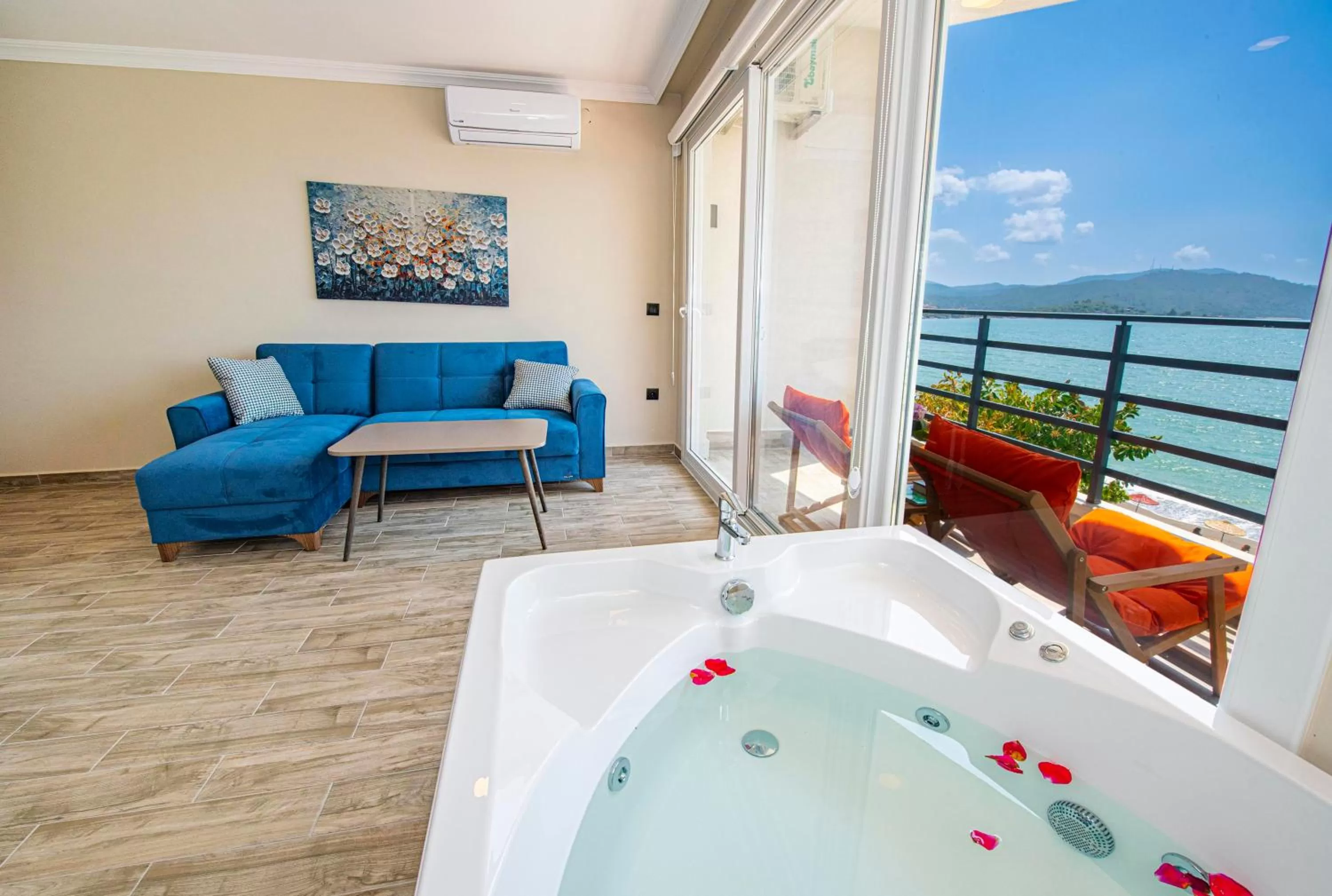 Hot Tub in IDEE SUİTES Fethiye