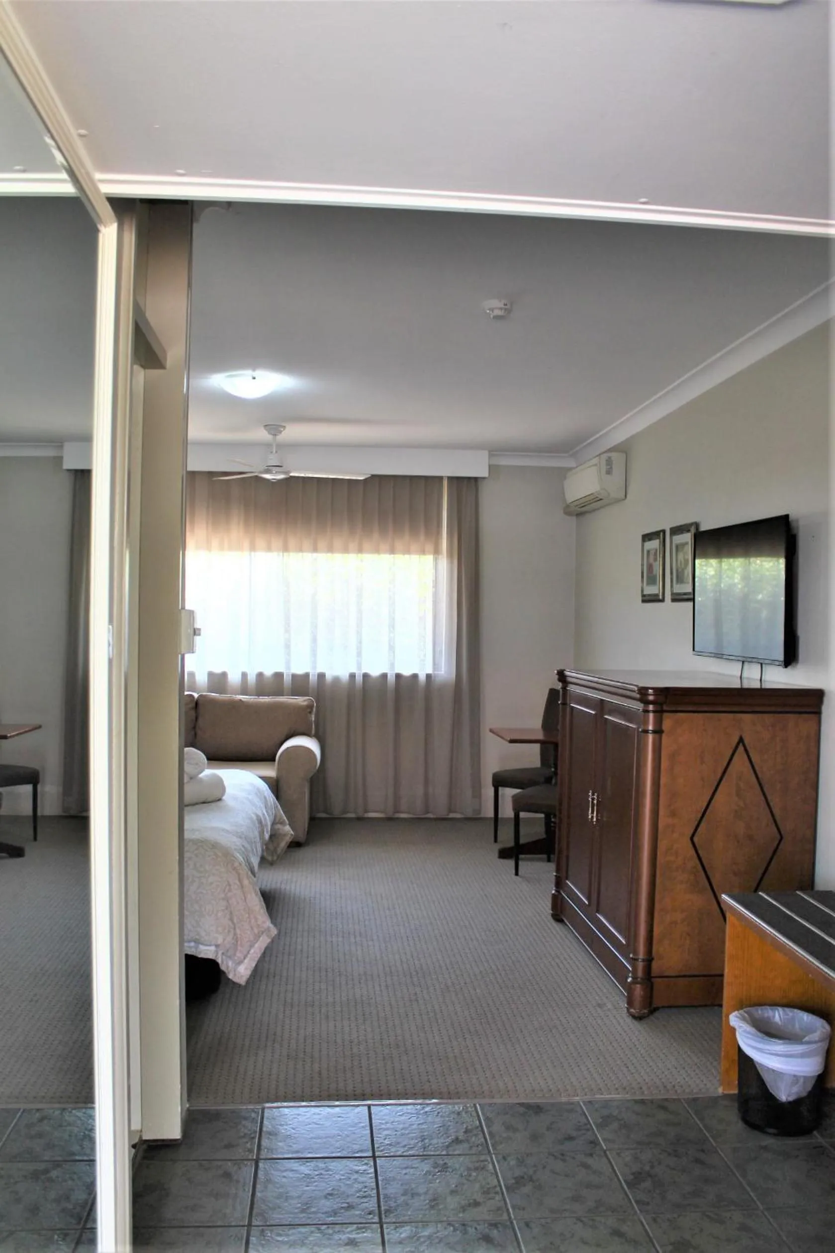 Bed in Cotswold Gardens