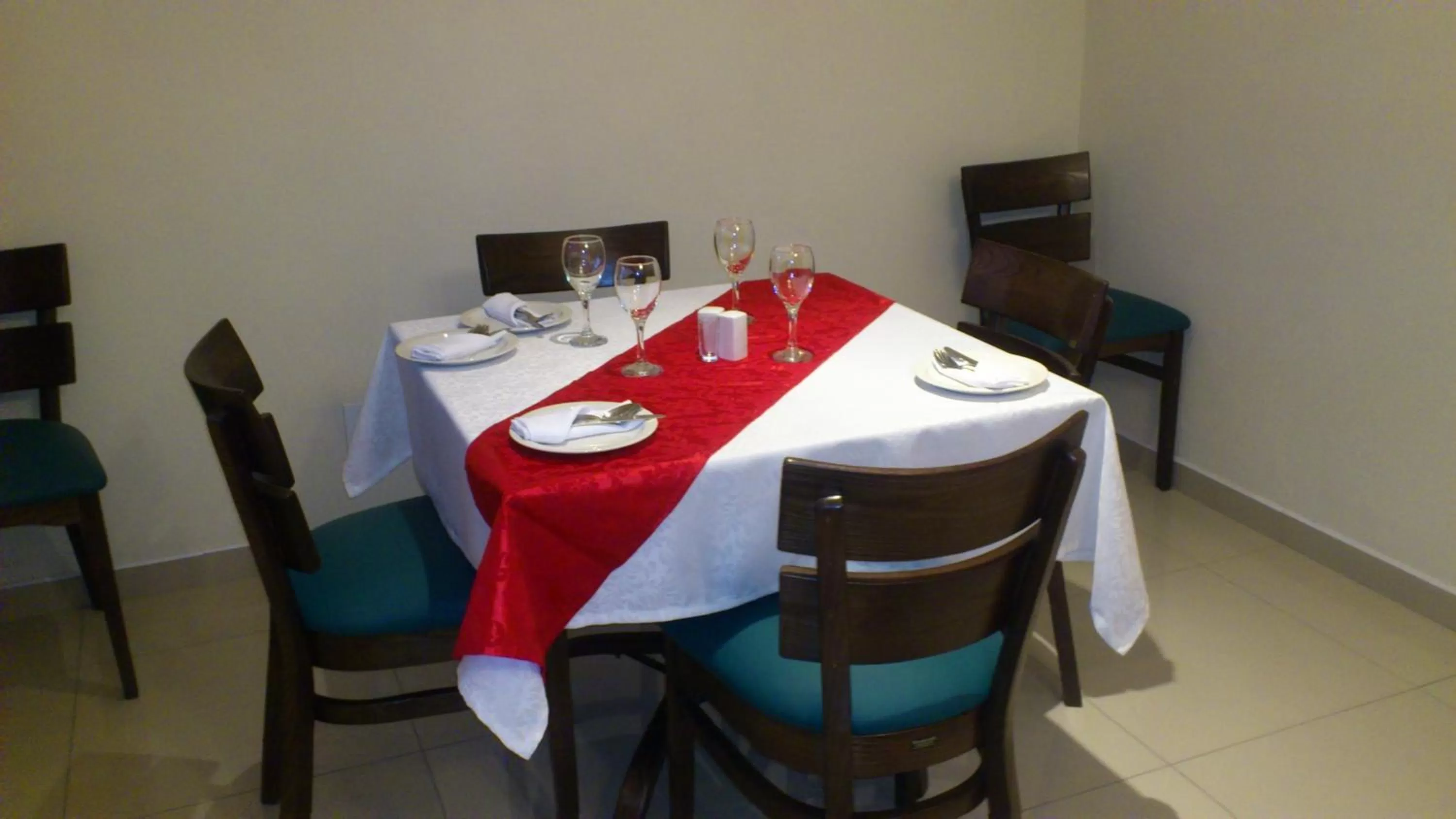 Restaurant/Places to Eat in Tribute Guest House Matala