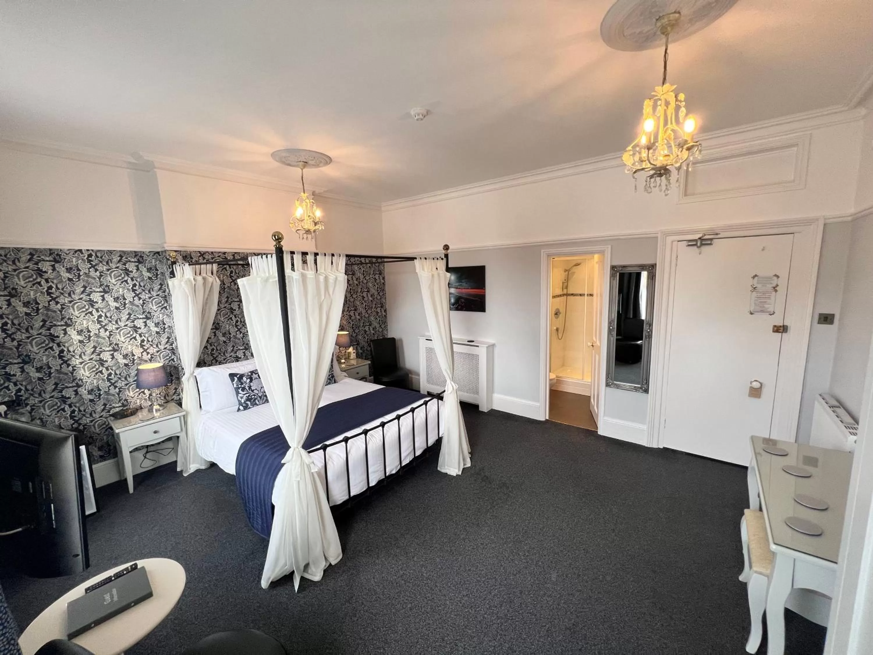 Bedroom, Bed in Birkdale Guest House