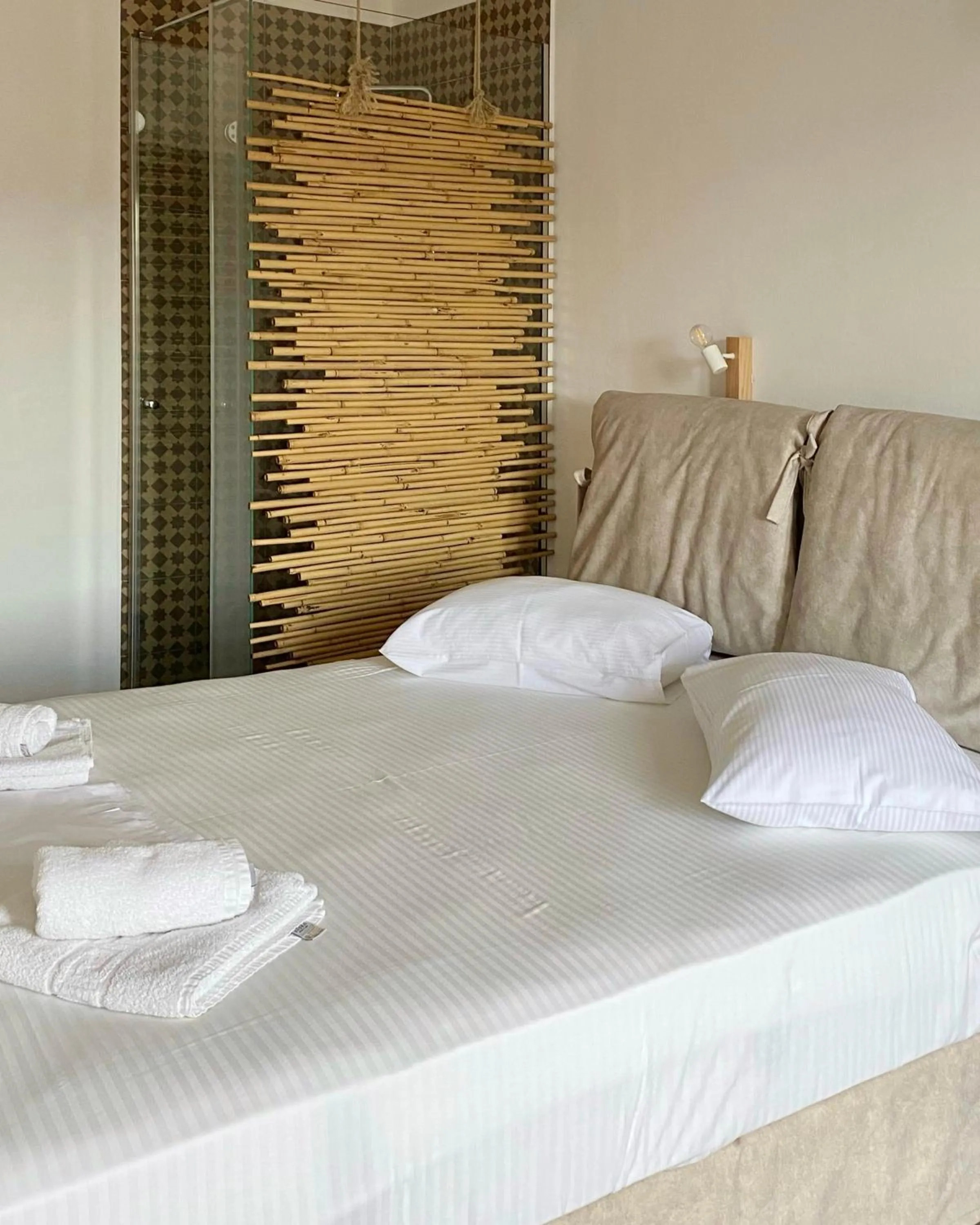 Bedroom, Bed in Fikas Hotel