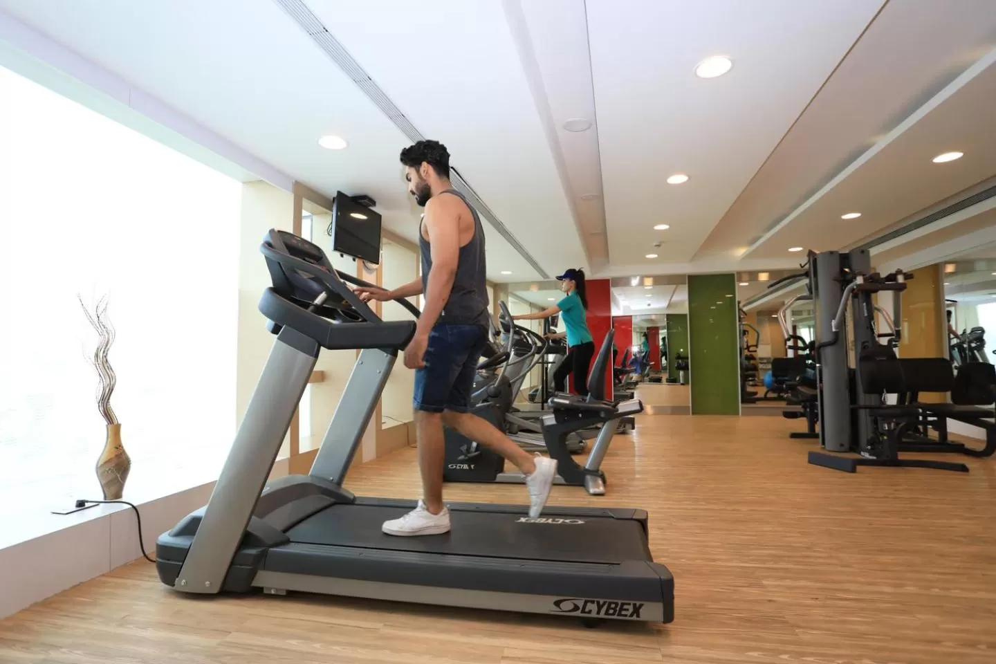Fitness centre/facilities in Radisson Udaipur