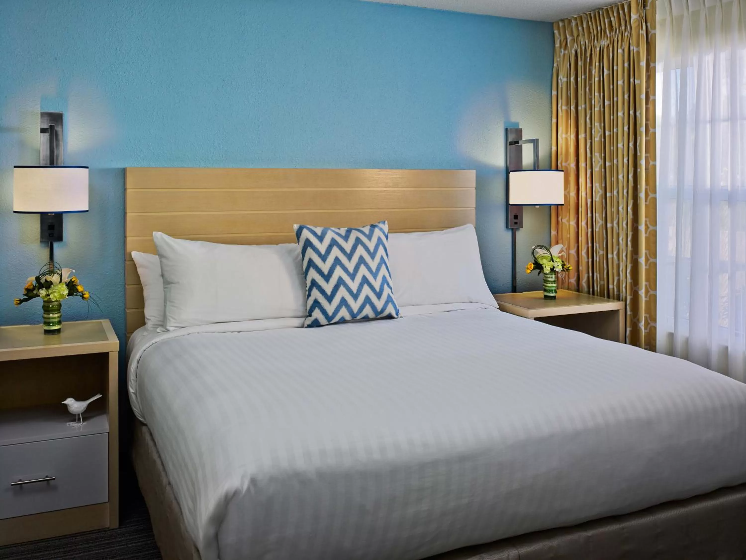 Bedroom, Bed in Sonesta Simply Suites Cleveland Westlake