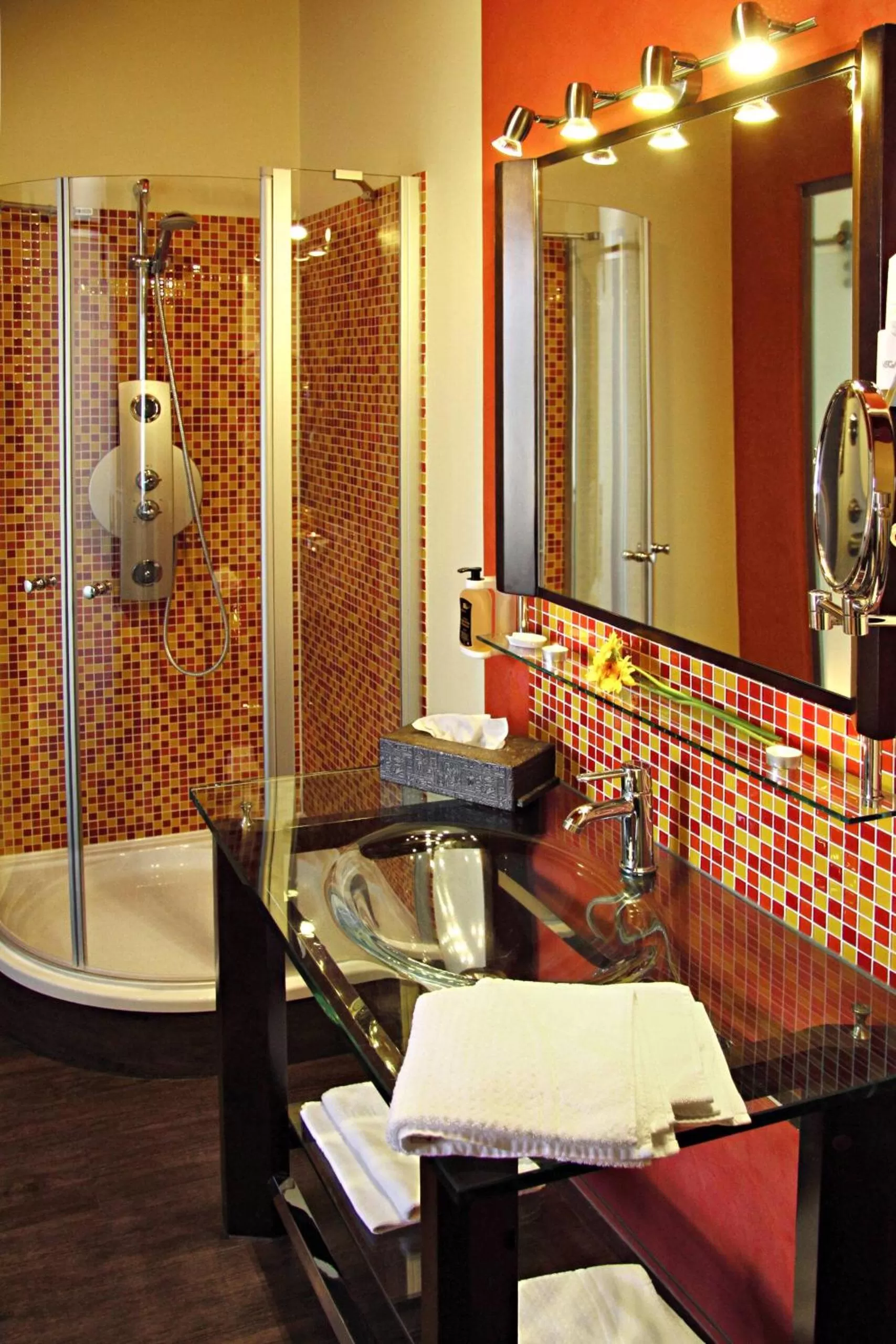 Shower, Restaurant/Places to Eat in Villa Astoria - Suiten am Meer