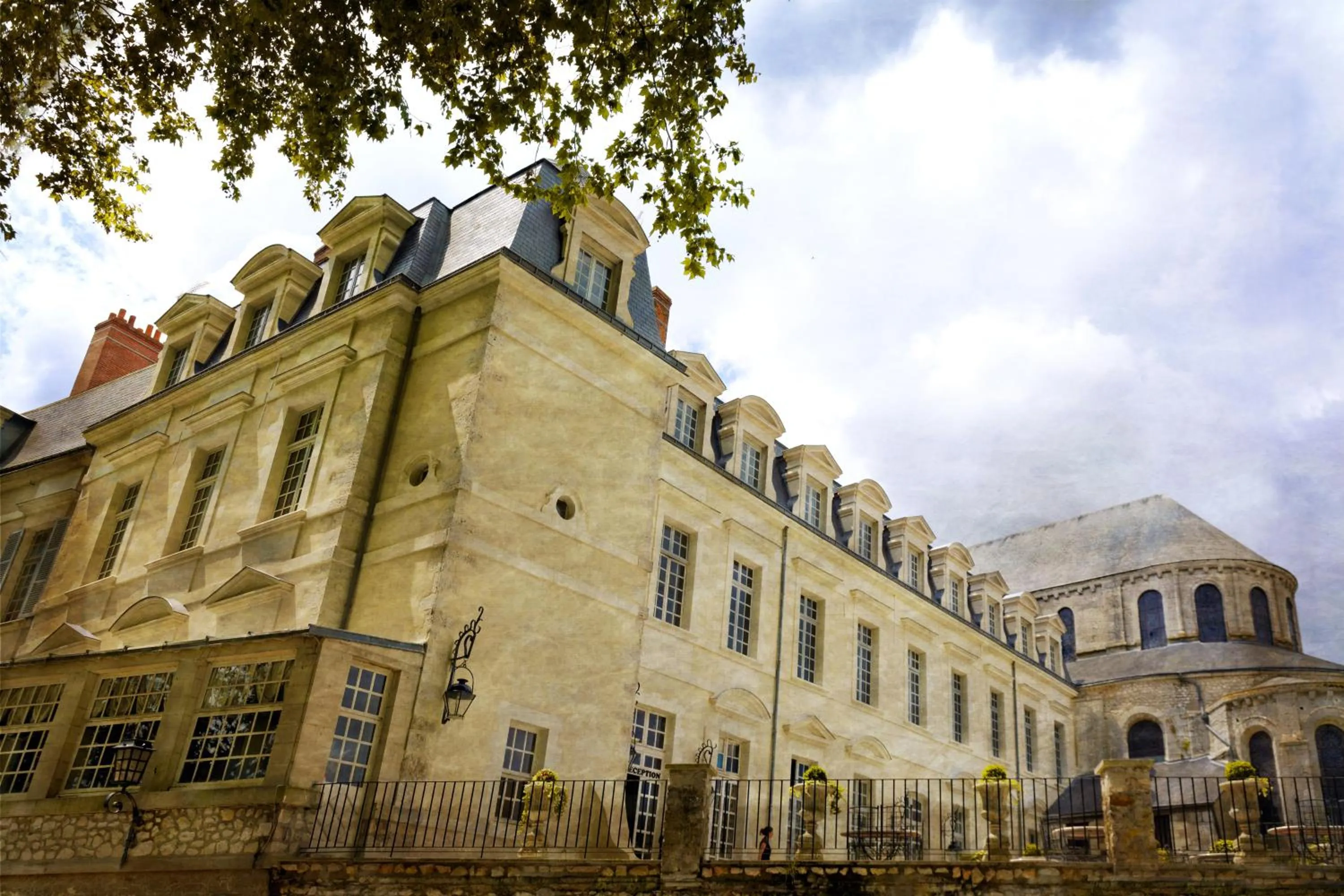 Facade/entrance in Grand Hôtel de l'Abbaye