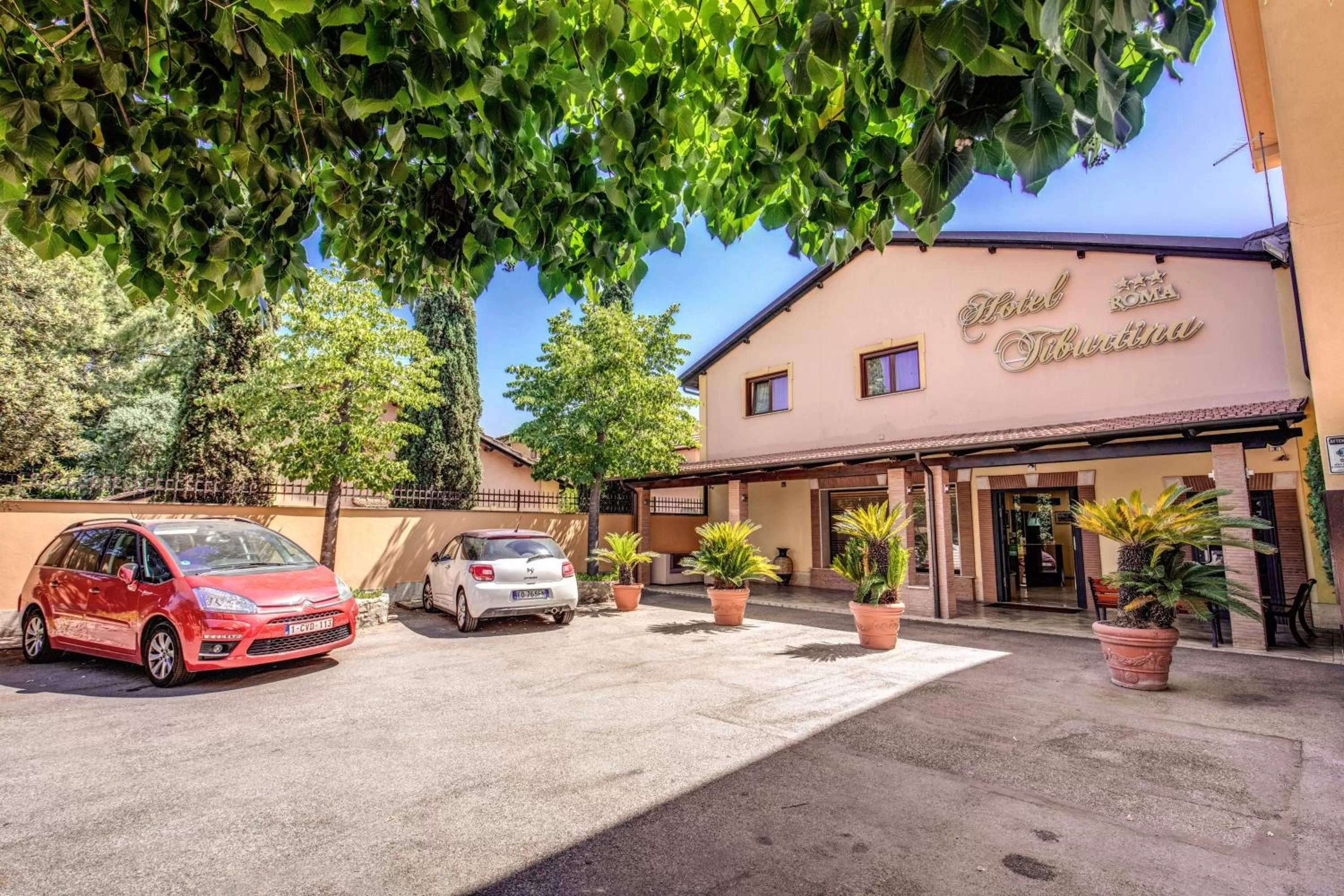 Property building in Hotel Roma Tiburtina Metro