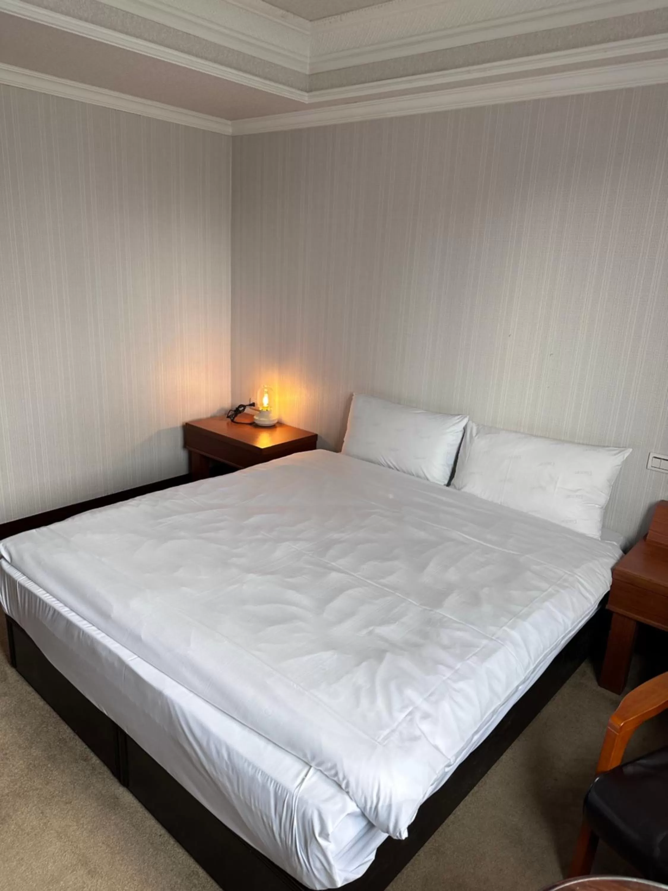 Property building, Bed in Shanger Hotel