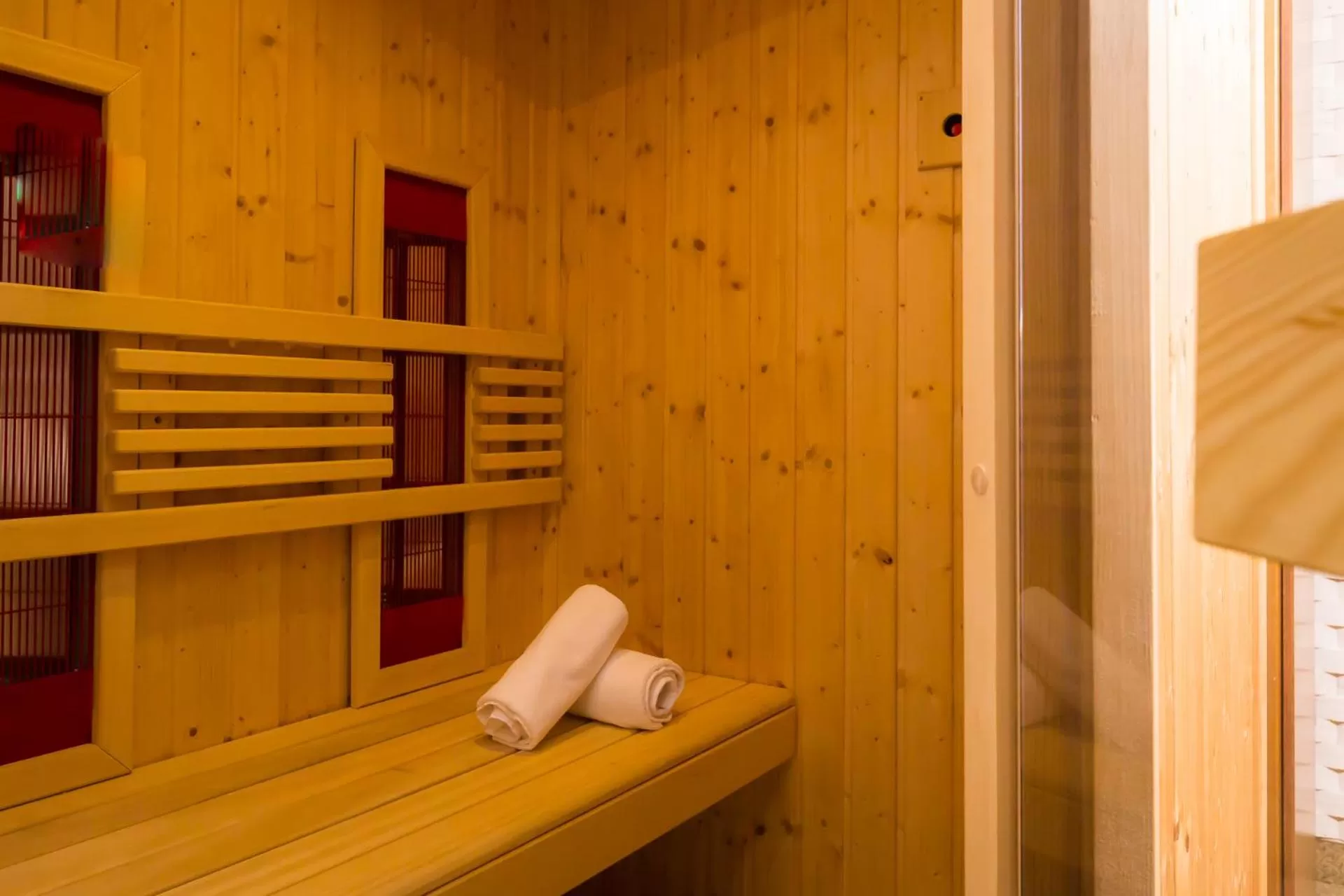 Sauna in Duna Garden Hotel