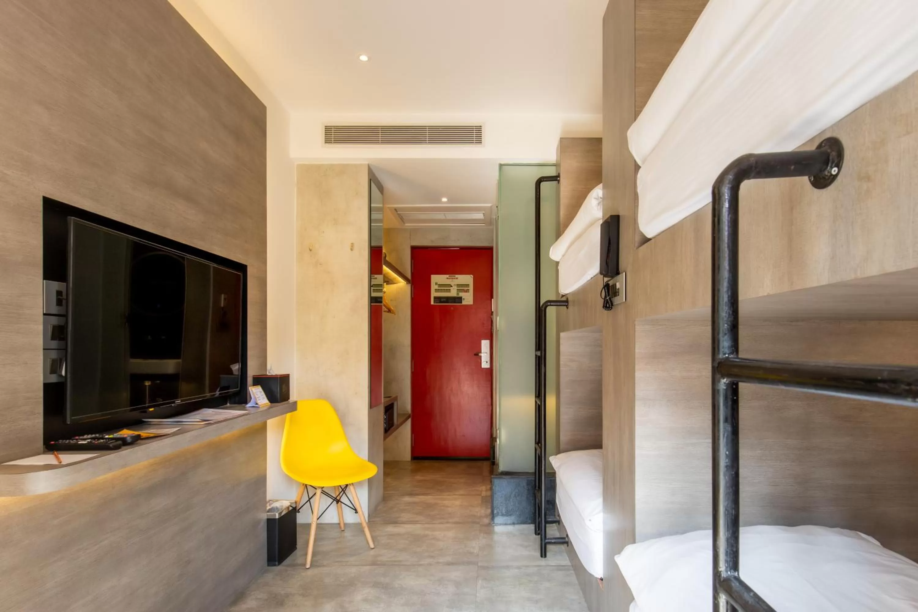 Photo of the whole room, Bed in Gaas BaasCo