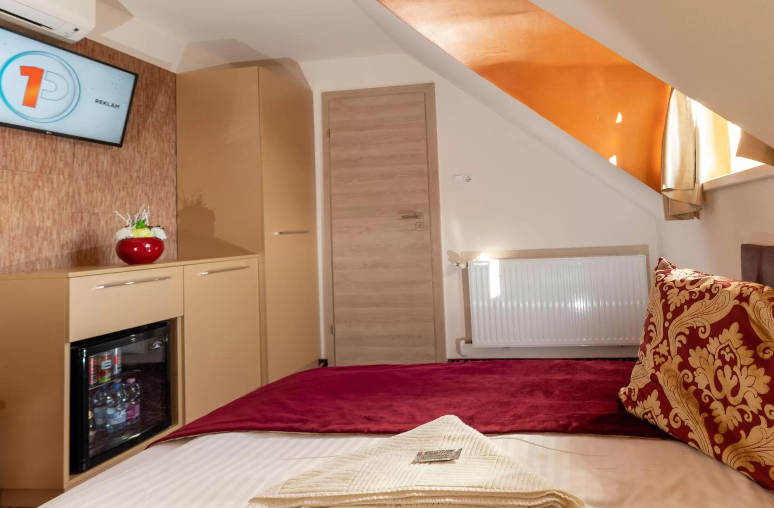 Bed in Teátrum Boutique Hotel