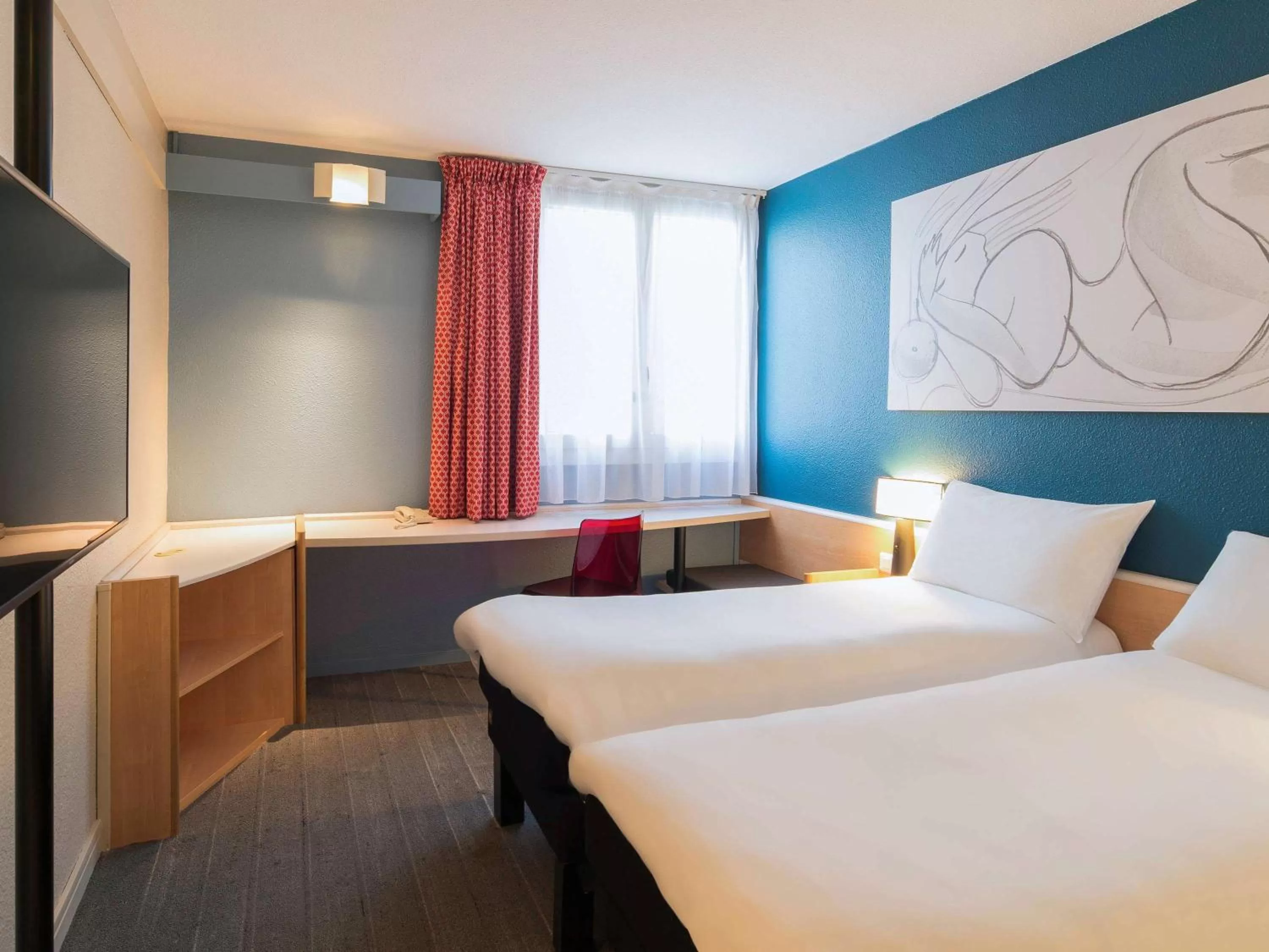 Photo of the whole room, Bed in ibis Tours Nord