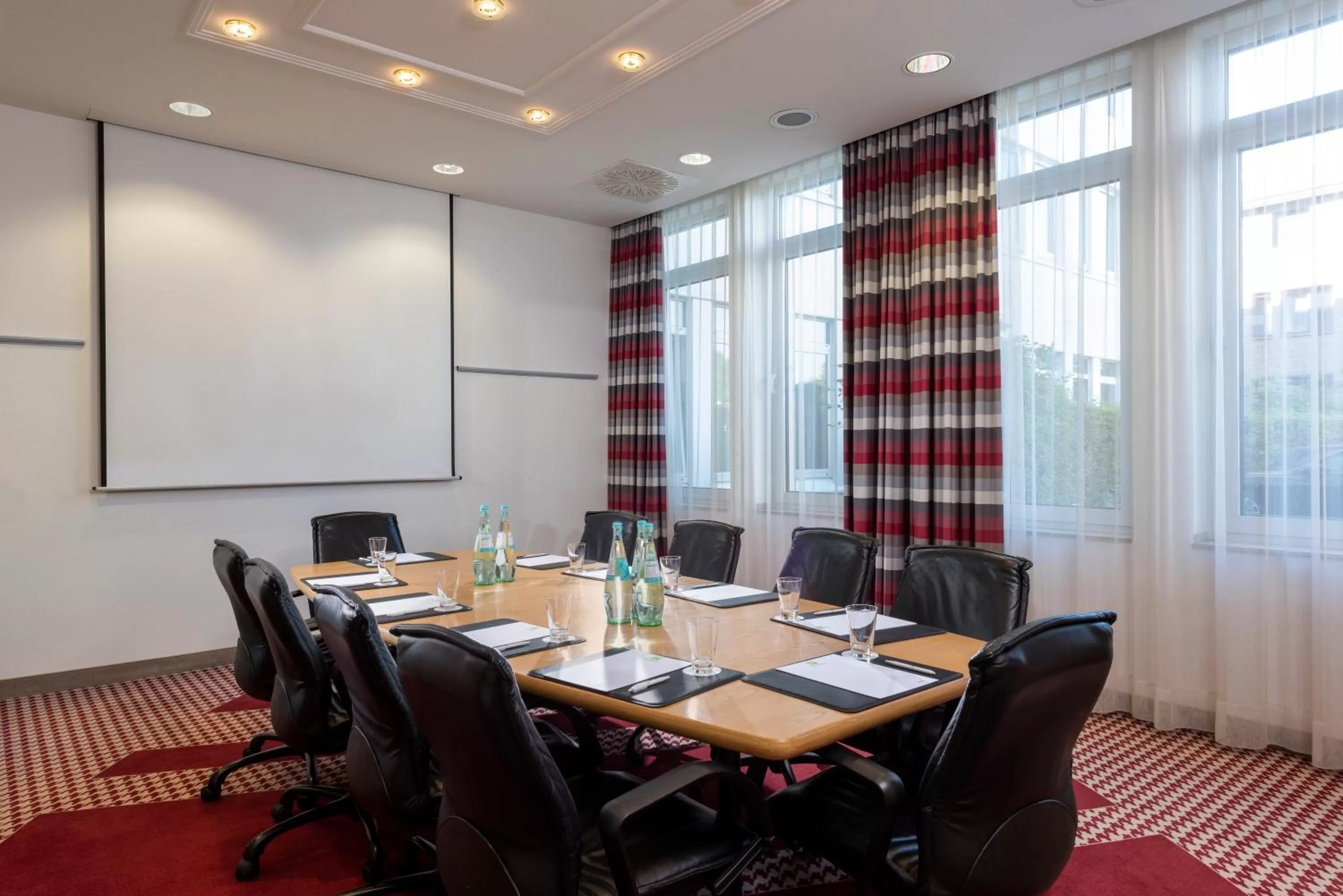 Meeting/conference room in Holiday Inn Frankfurt Airport - Neu-Isenburg by IHG