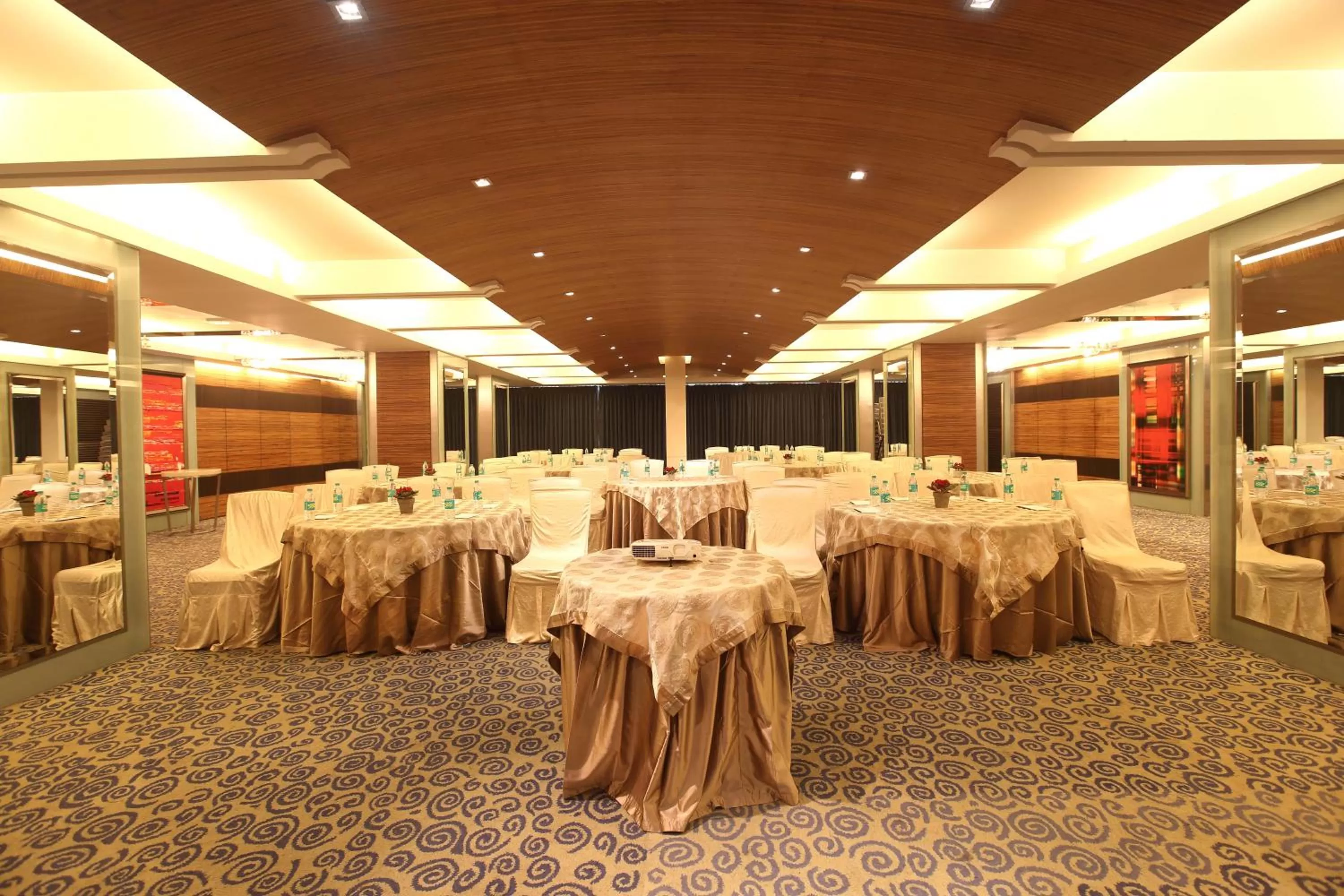 Banquet/Function facilities in Mirage Hotel, Mumbai International Airport