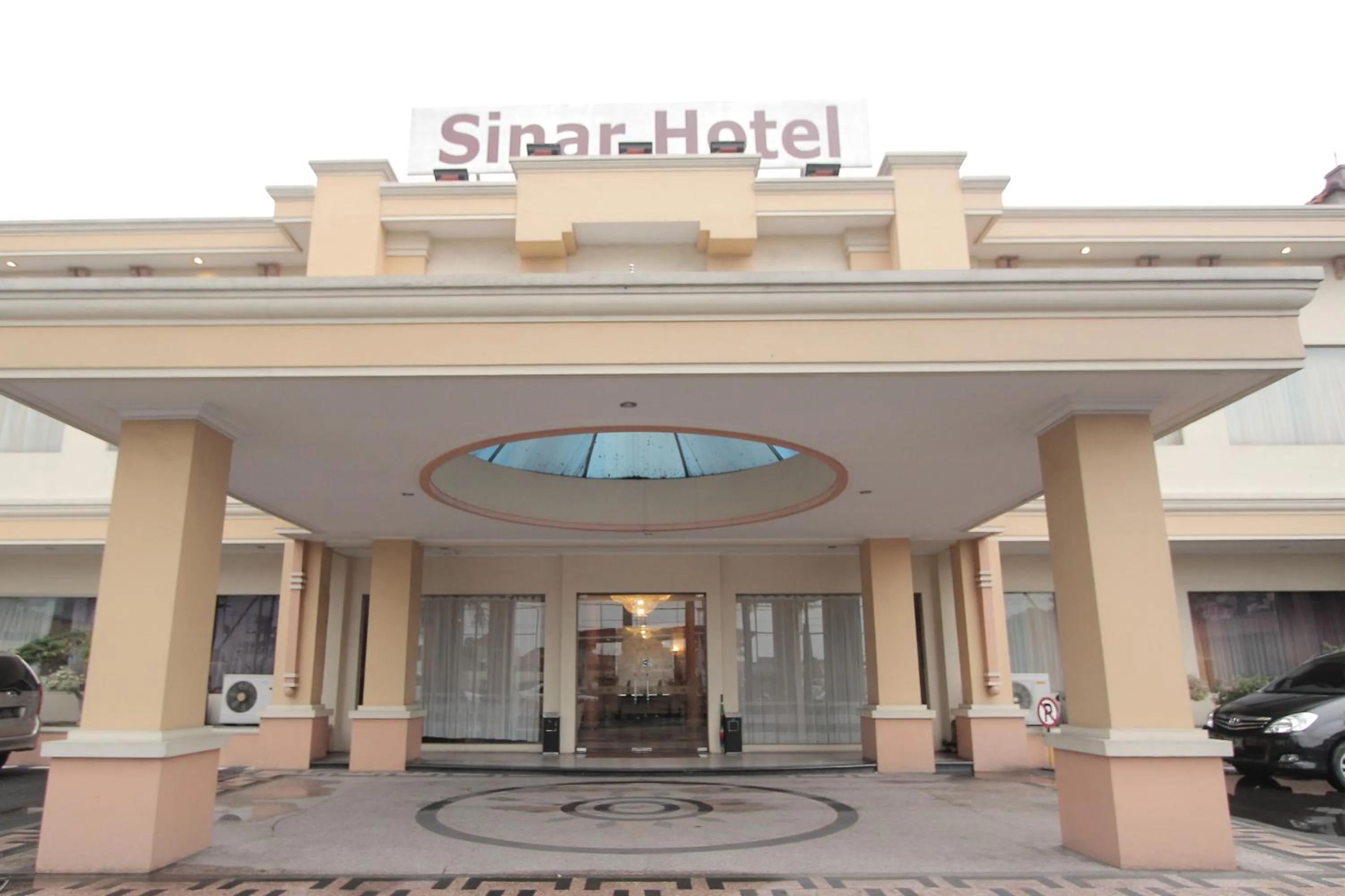 Facade/entrance in Hotel Sinar 2