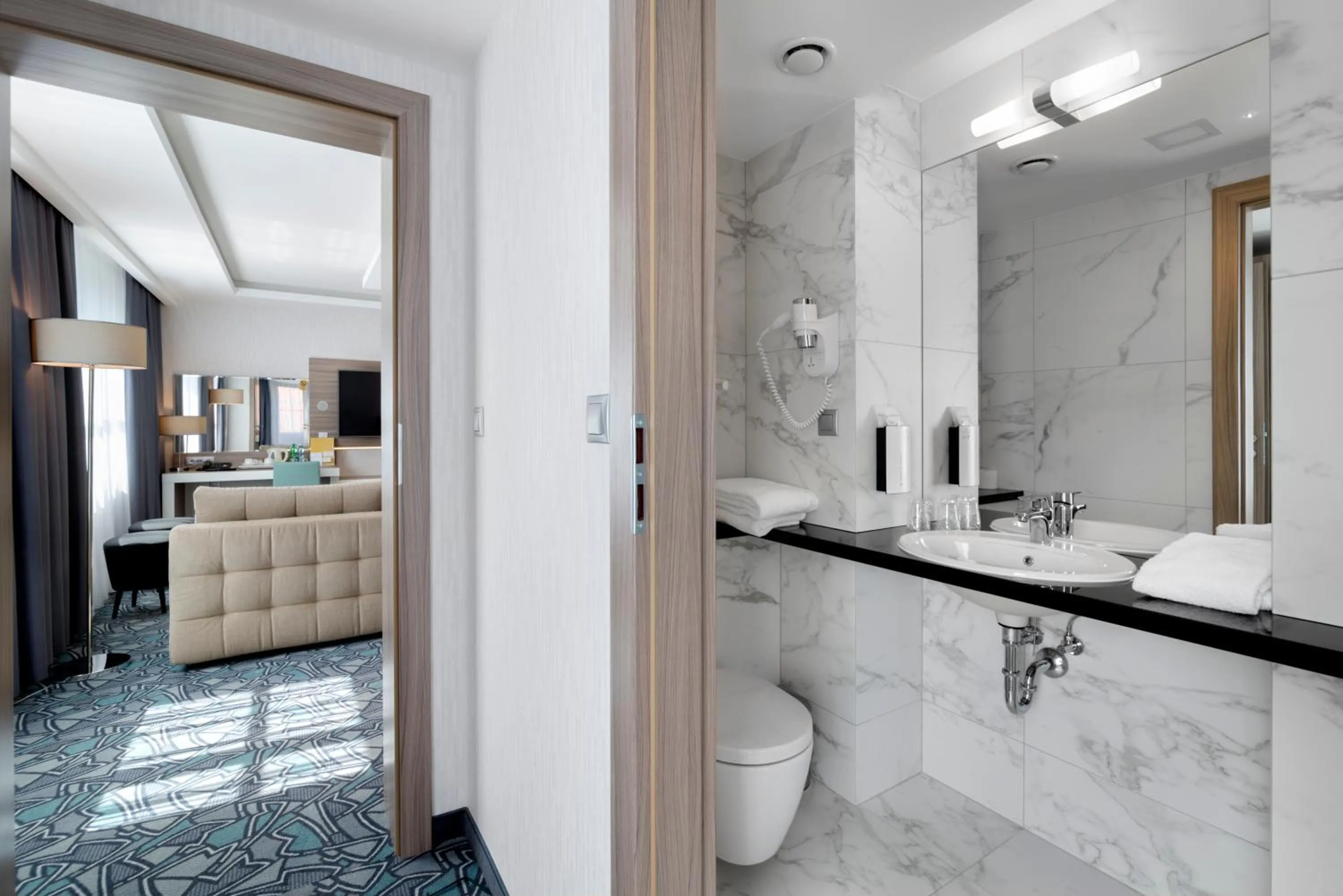 Toilet in Golden Tulip Krakow Kazimierz