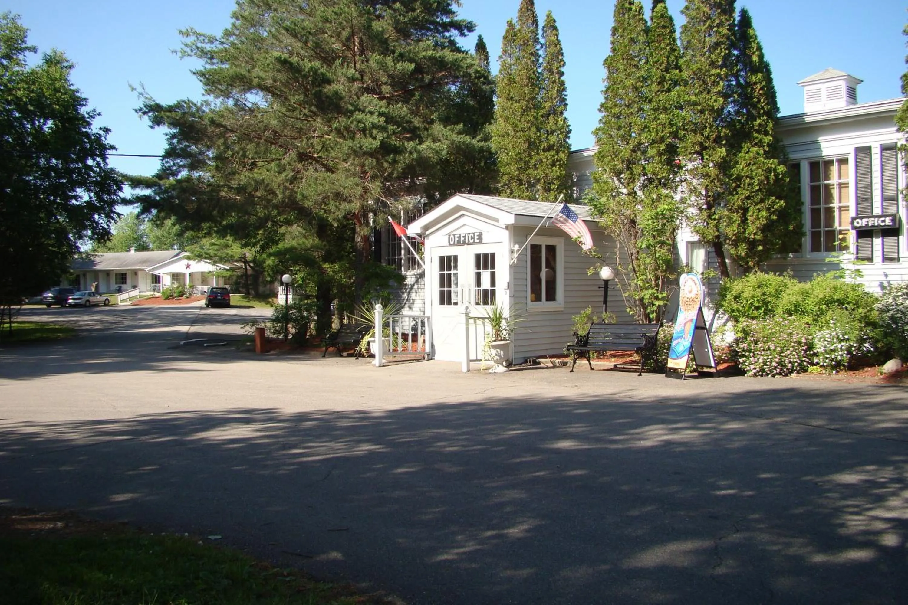 Facade/entrance in Colonial Resort-1000Islands