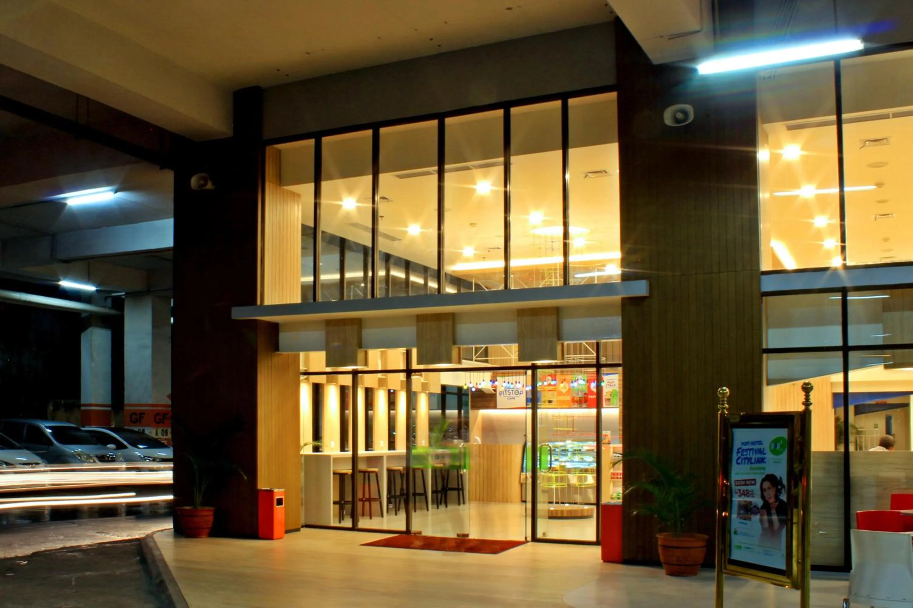 Facade/entrance in POP! Hotel Festival Citylink