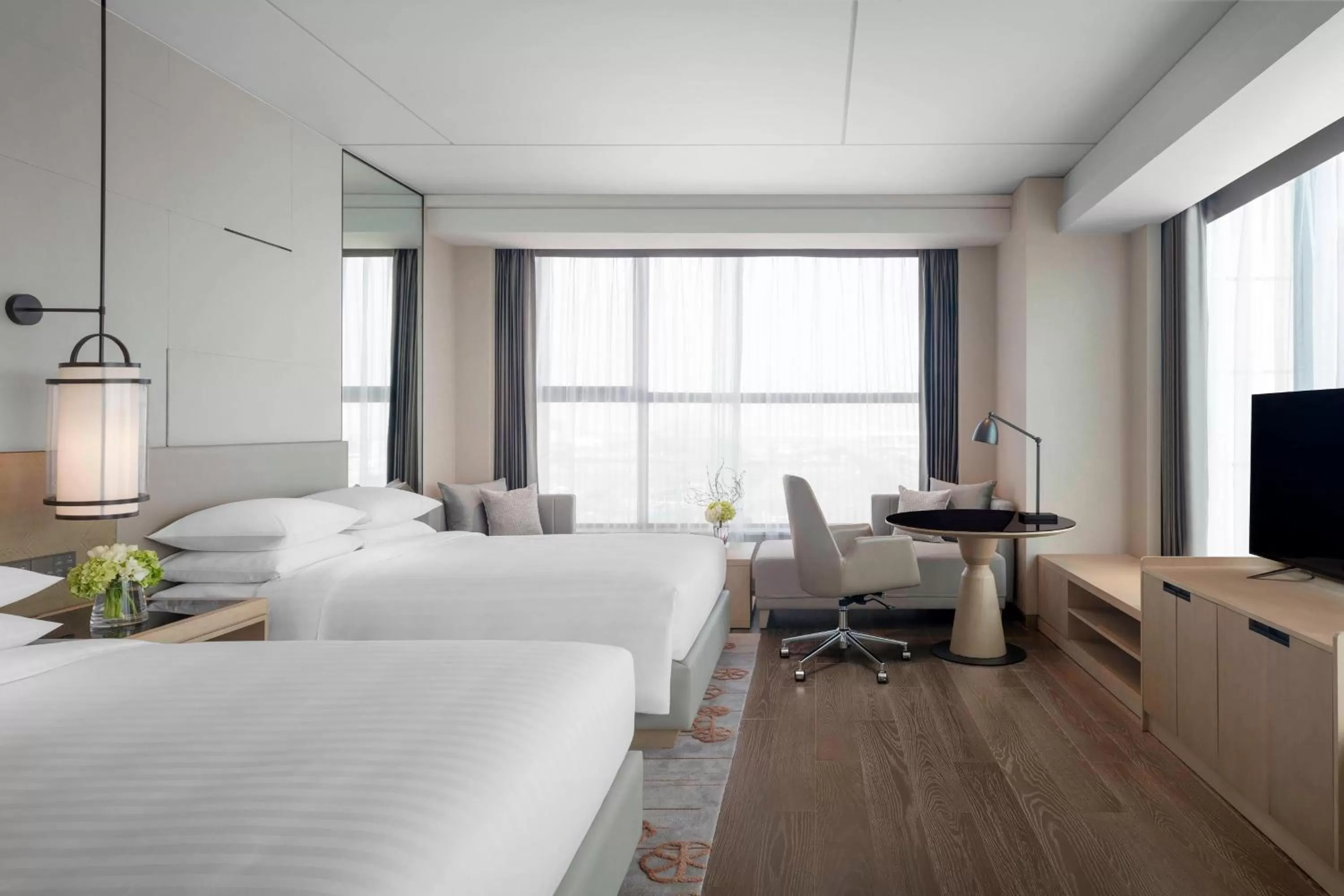 Photo of the whole room, Bed in Shanghai Marriott Hotel Kangqiao