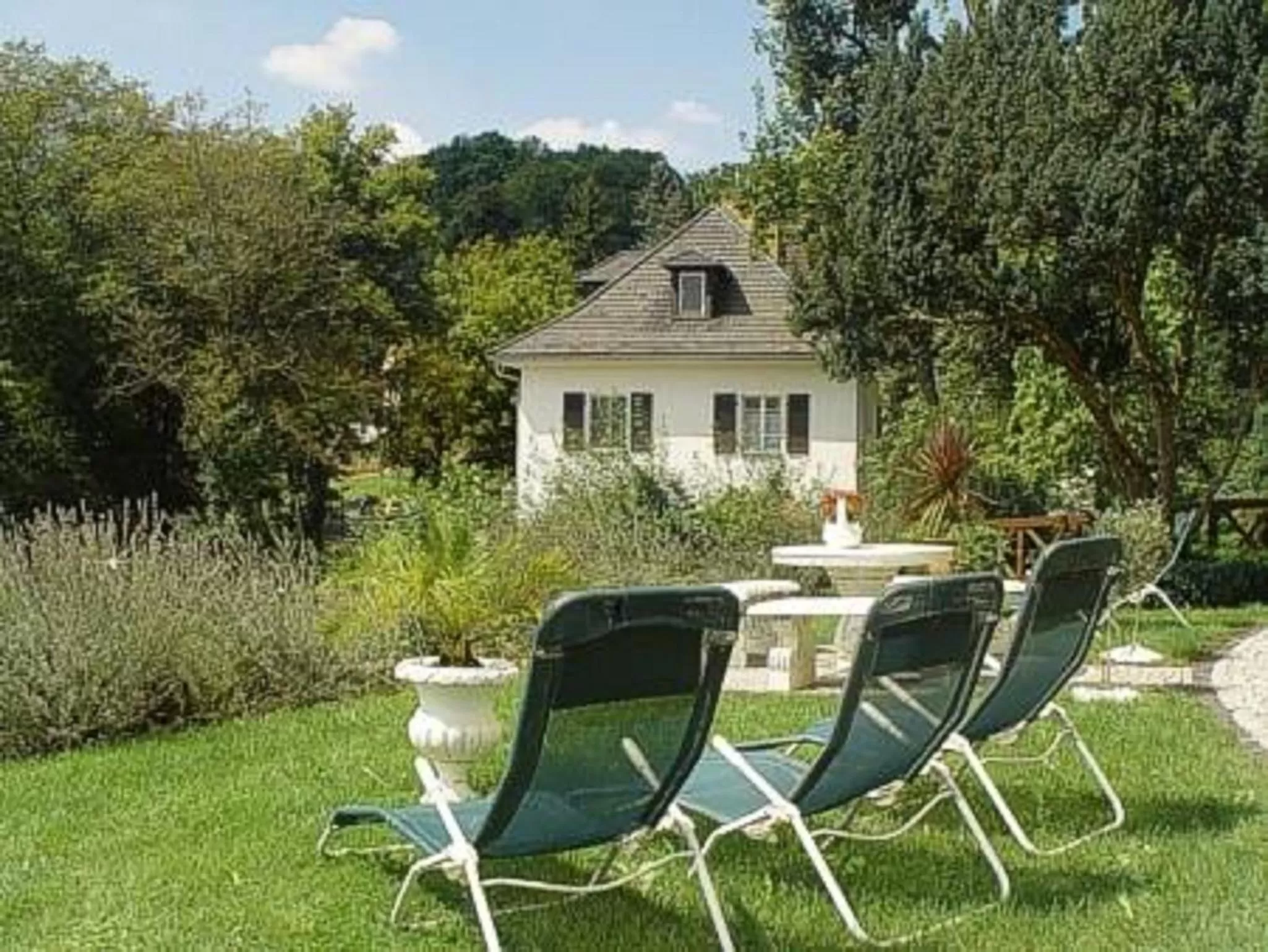 Day, Property Building in Traumparadies