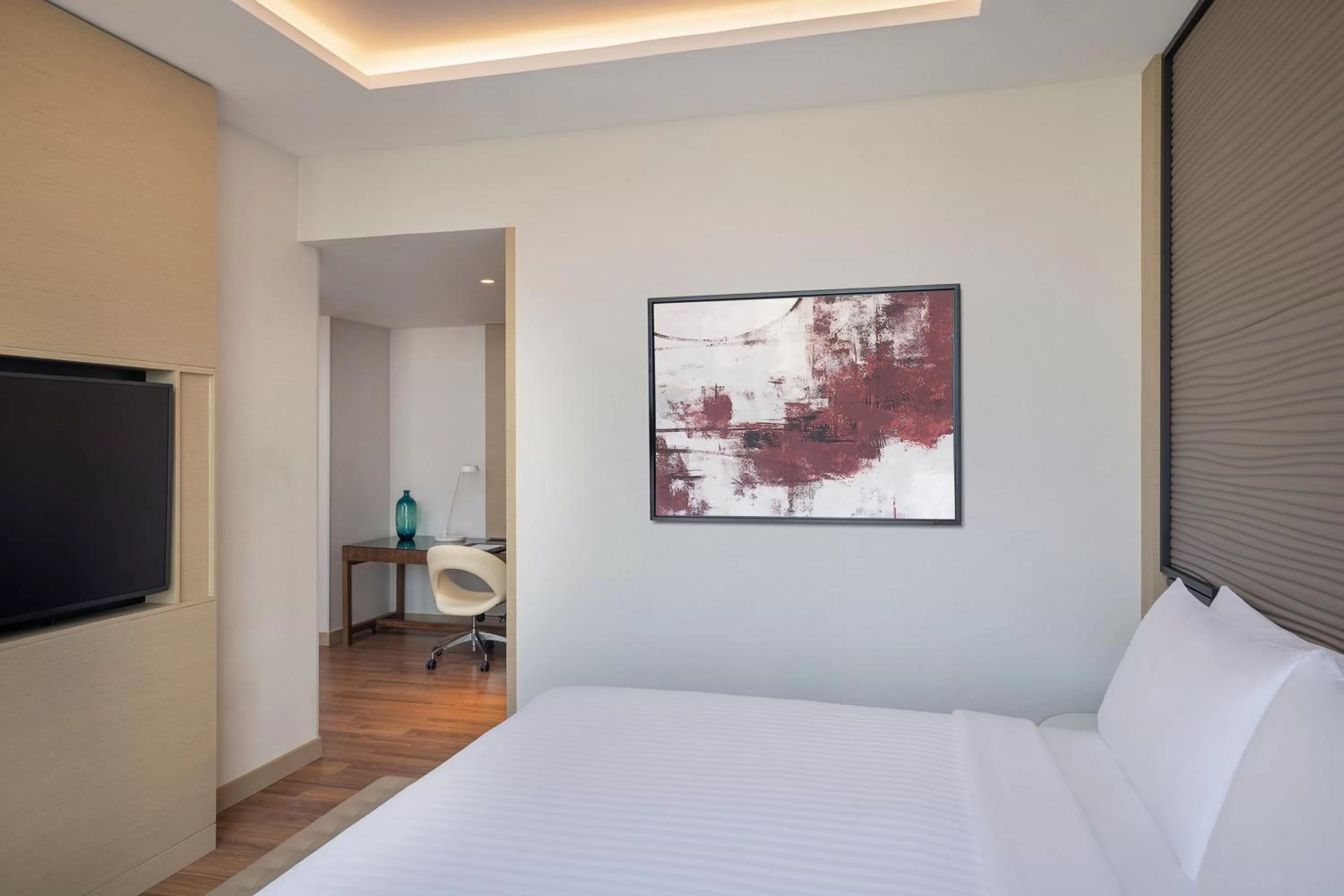 Photo of the whole room, Bed in Jeddah Marriott Hotel Madinah Road