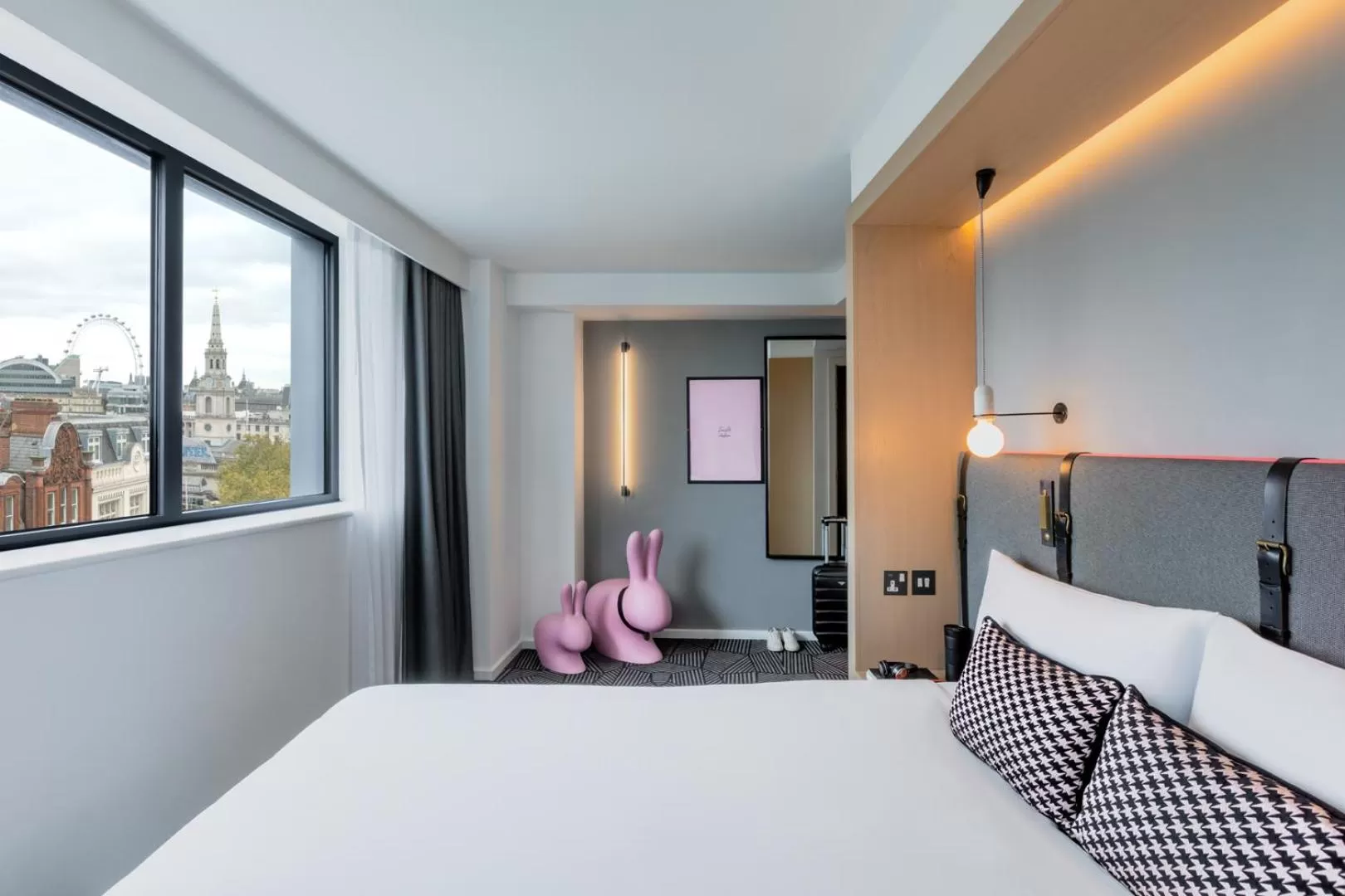 Bedroom, Bed in Assembly Leicester Square