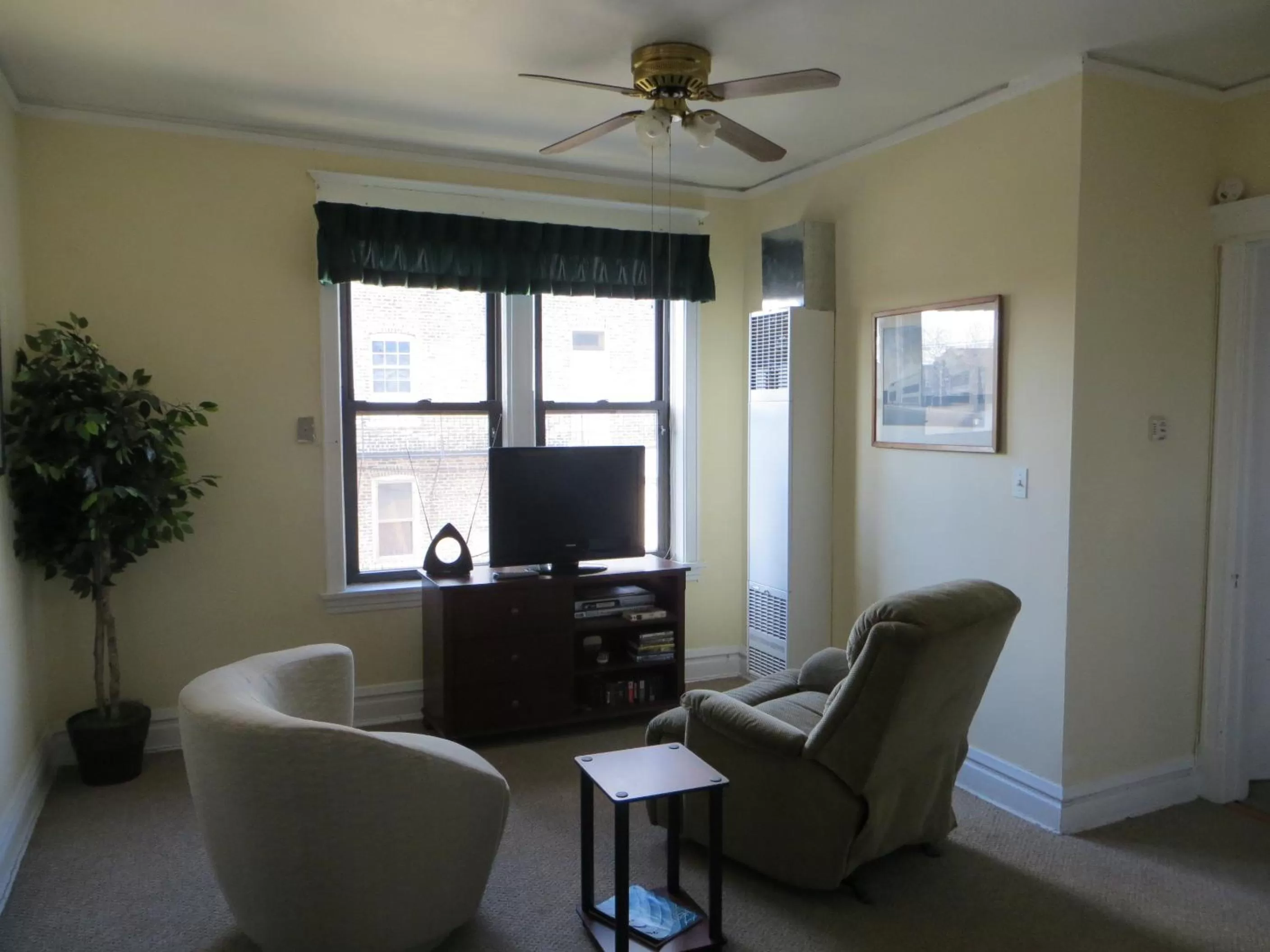 Living room in The Polo Inn Bridgeport U.S.A.
