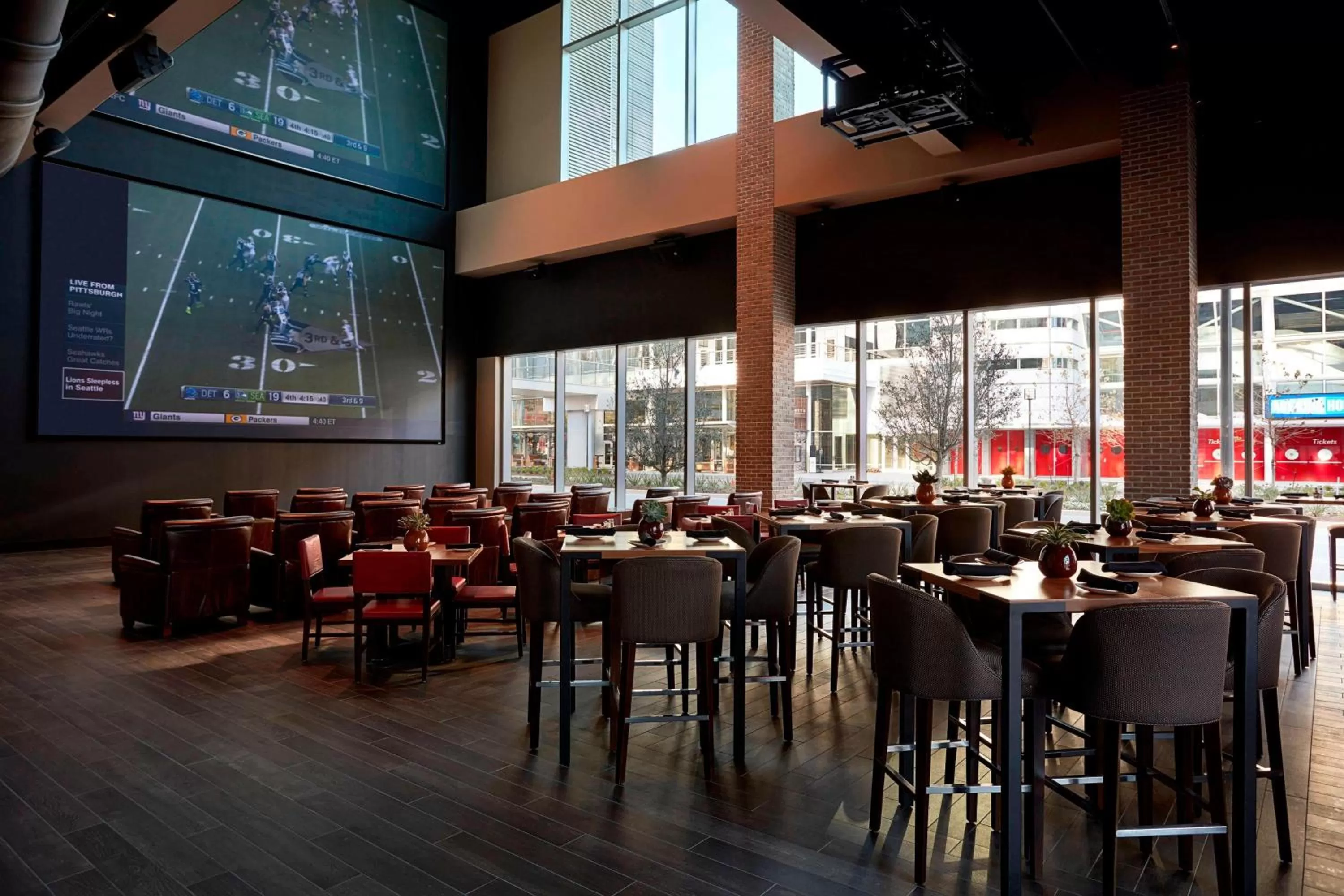 Restaurant/places to eat in Marriott Marquis Houston