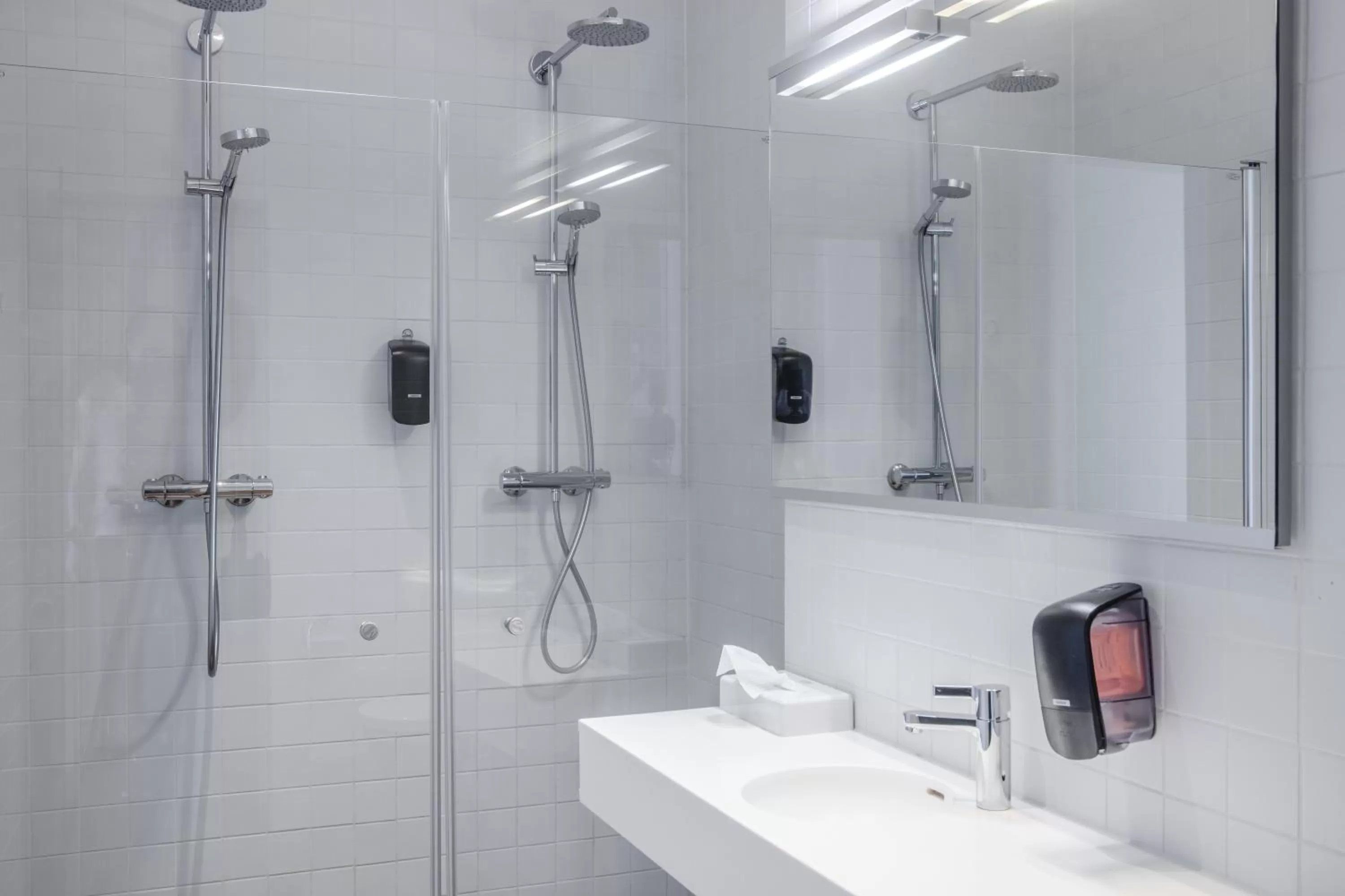 Shower in Nordis Apartments