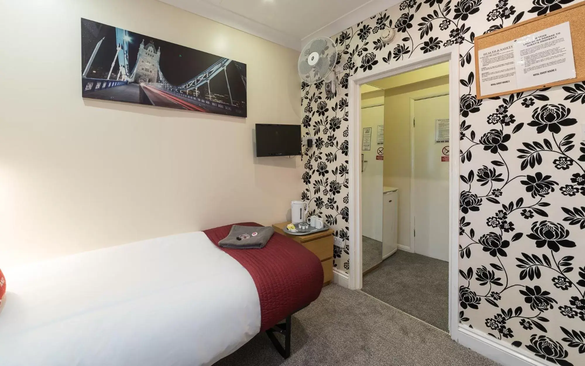 Single Room with Private Bathroom in Hellenic Hotel by Saba Single Room with Private Bathroom in Hellenic Hotel by Saba