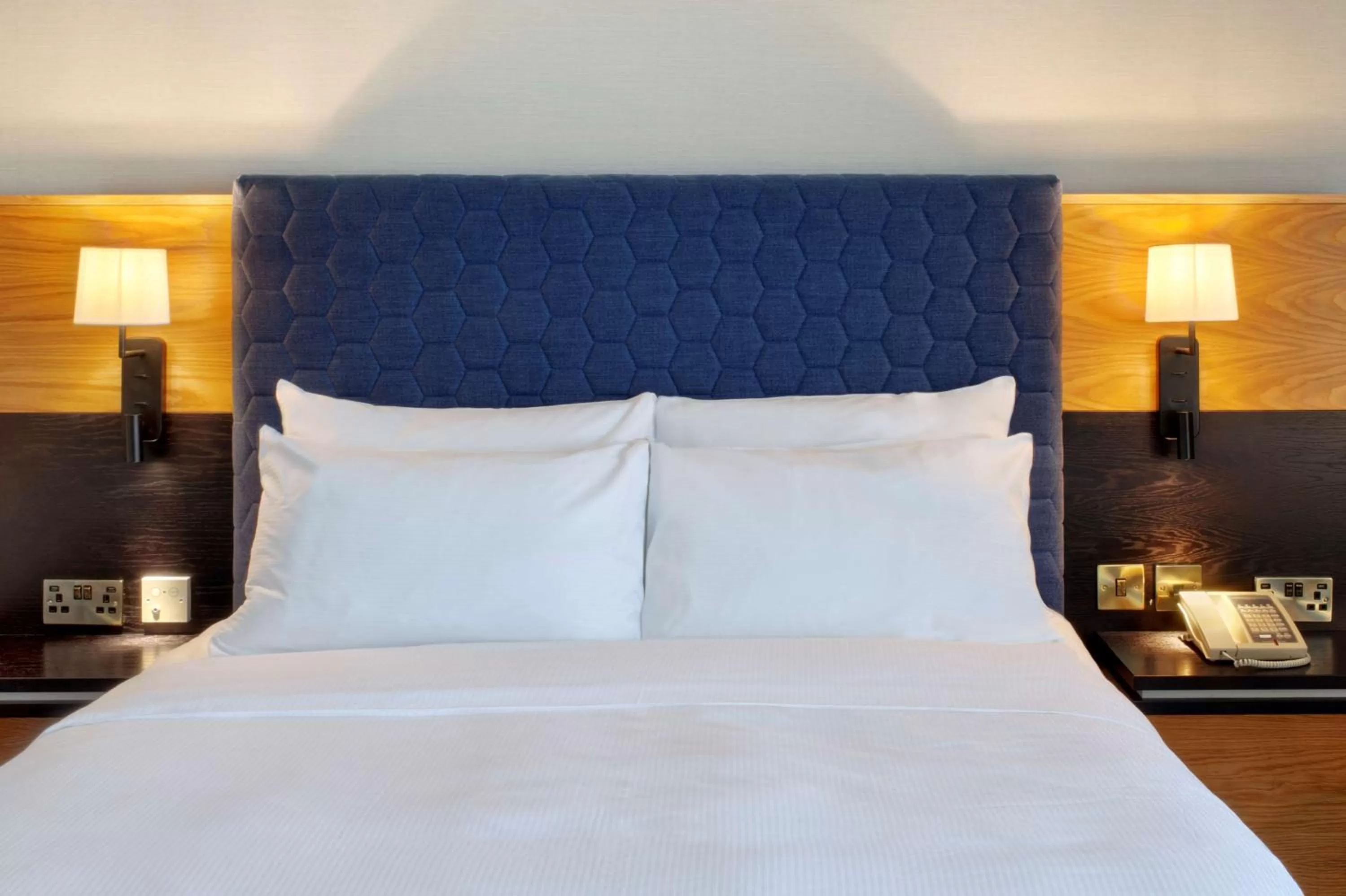 Bed in DoubleTree by Hilton Manchester Airport