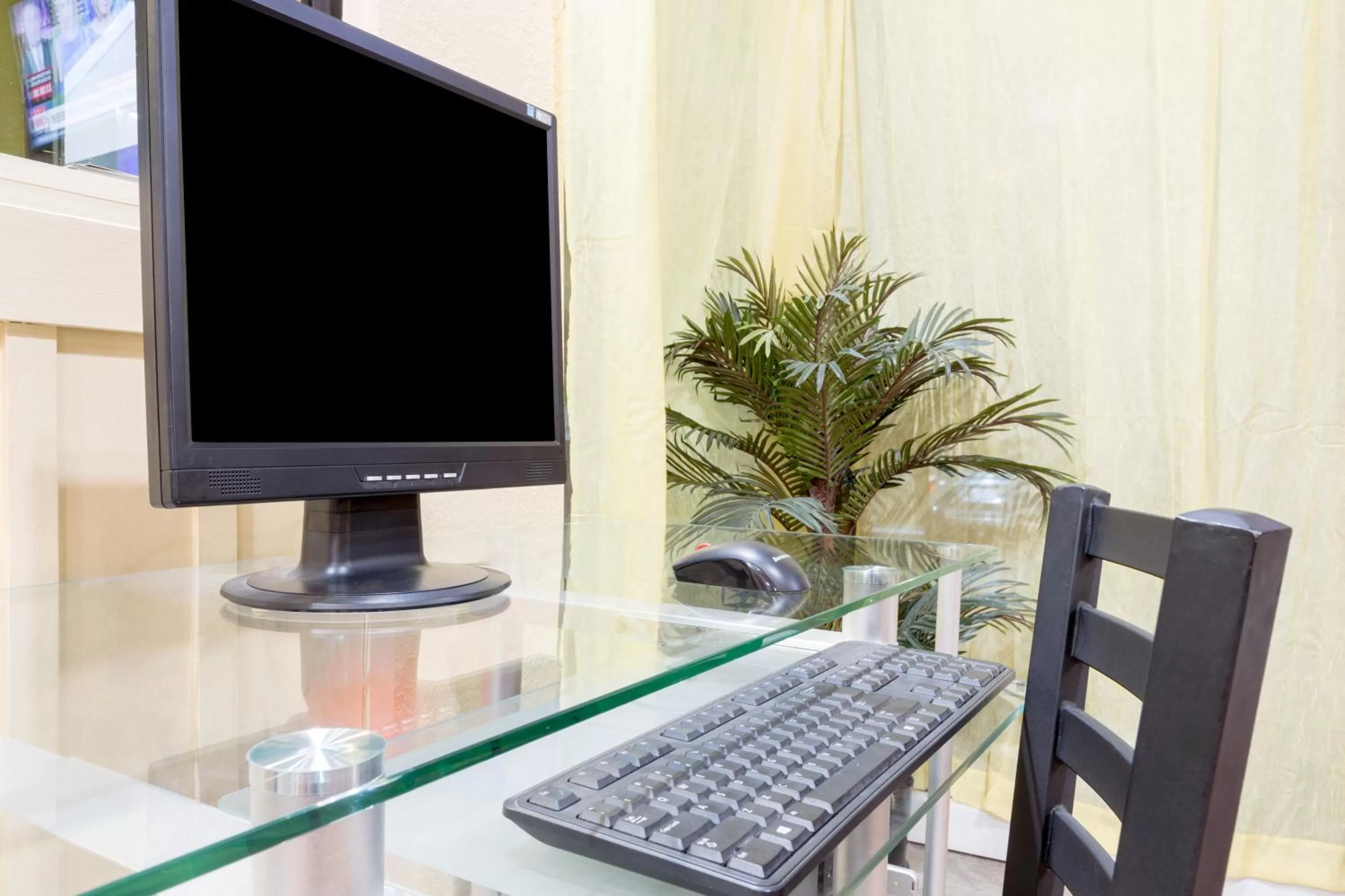 Business facilities in Super 8 by Wyndham Kansas City Airport North