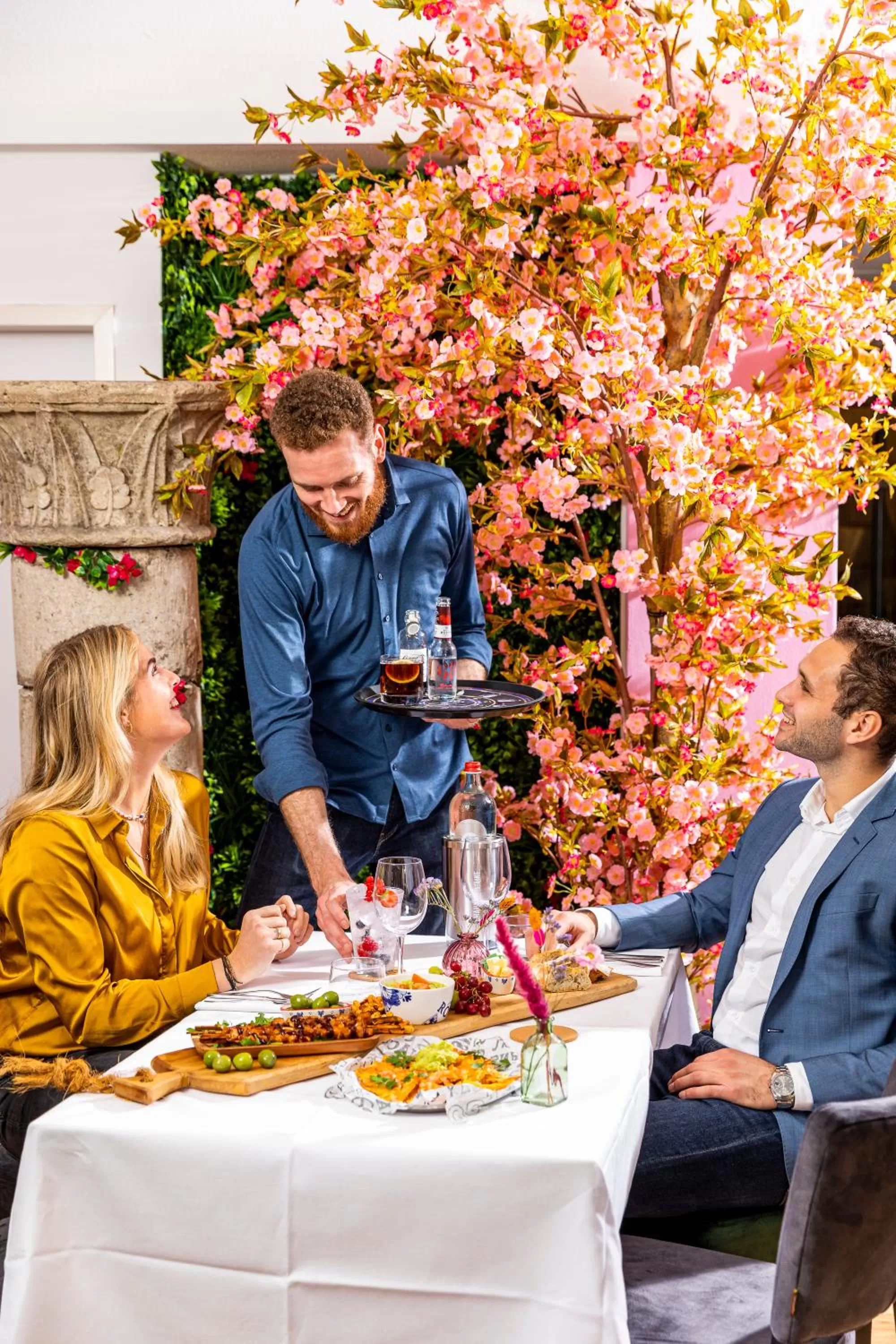 Lounge or bar in Grand Museum Hotel, BW Signature Collection