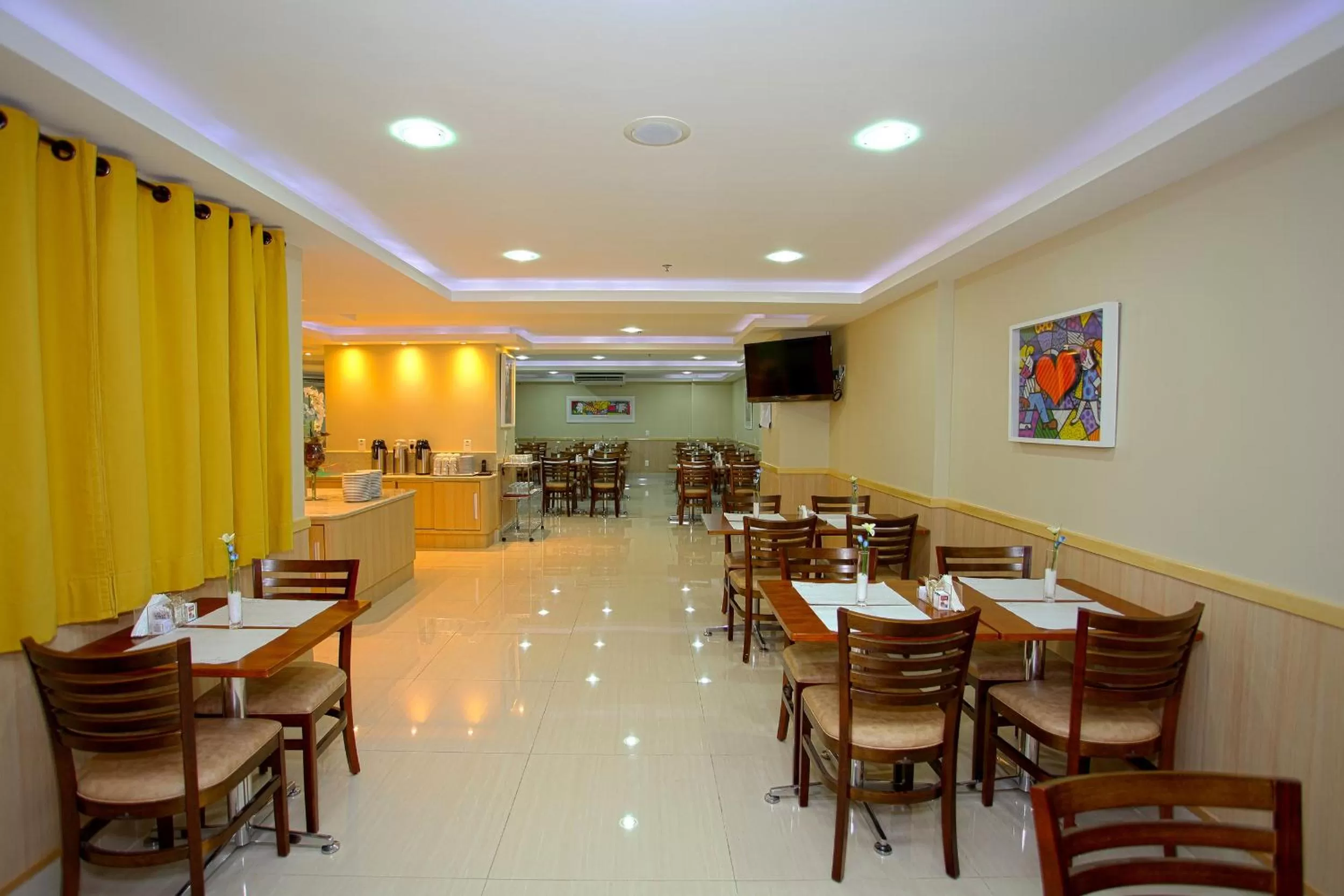 Restaurant/places to eat in Elegance Praia Hotel