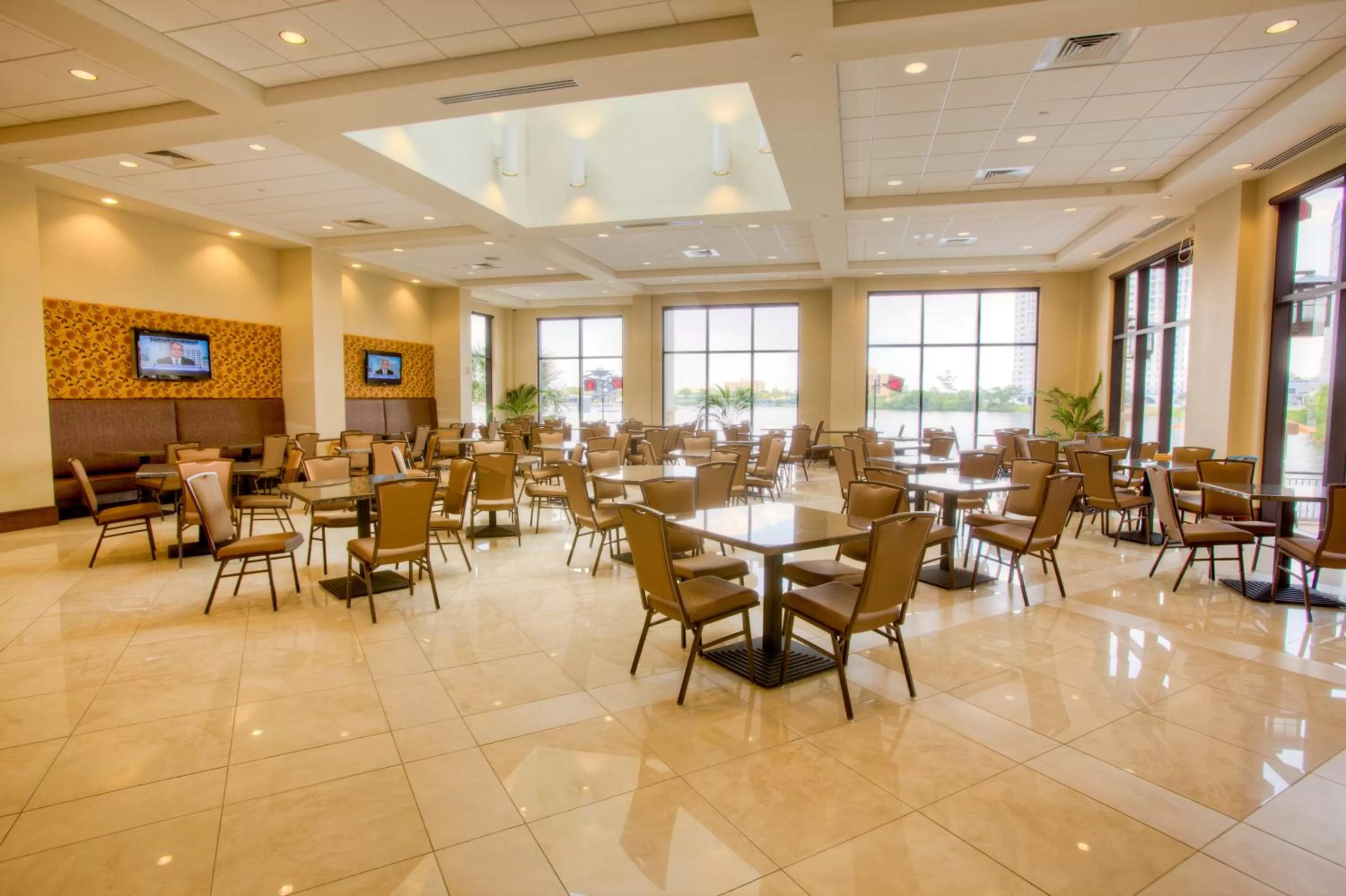 Restaurant/places to eat in Ramada Plaza by Wyndham Orlando Resort & Suites Intl Drive - Newly Renovated!