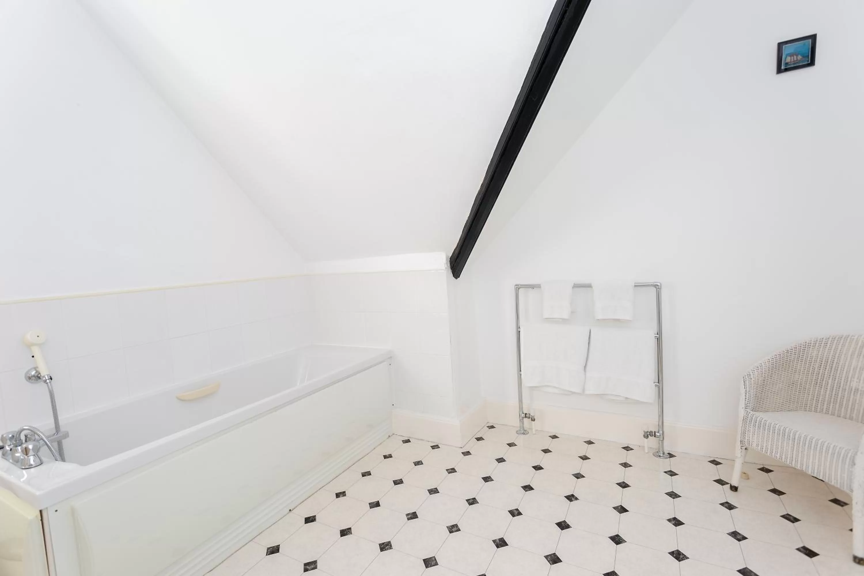 Shower, Bed in Sunnycroft