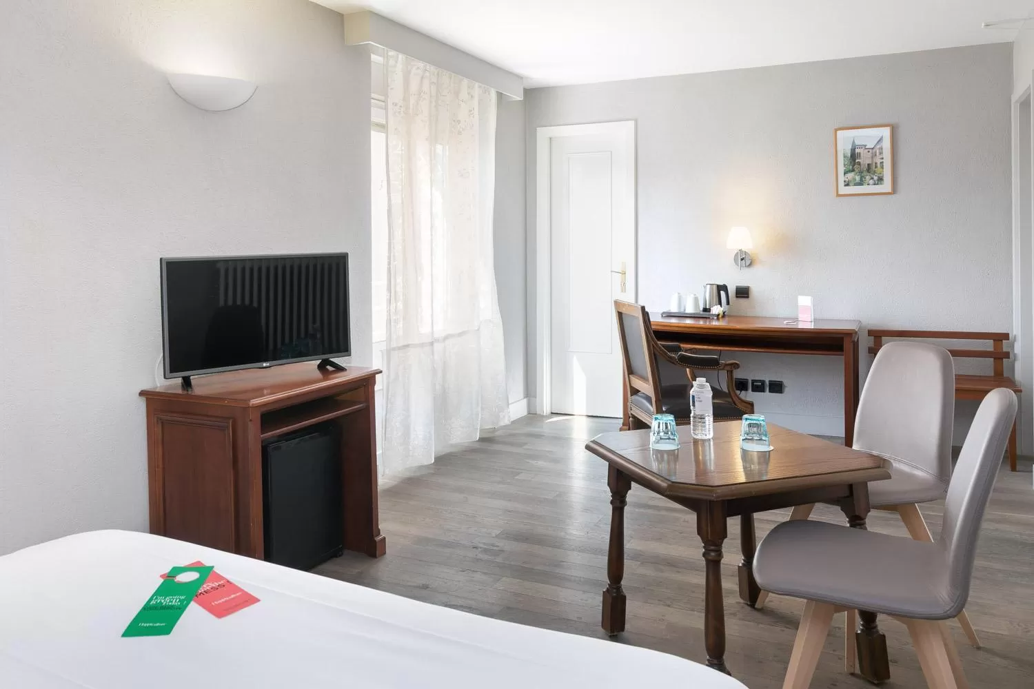 TV and multimedia, Bed in Hôtel de l'Europe by HappyCulture