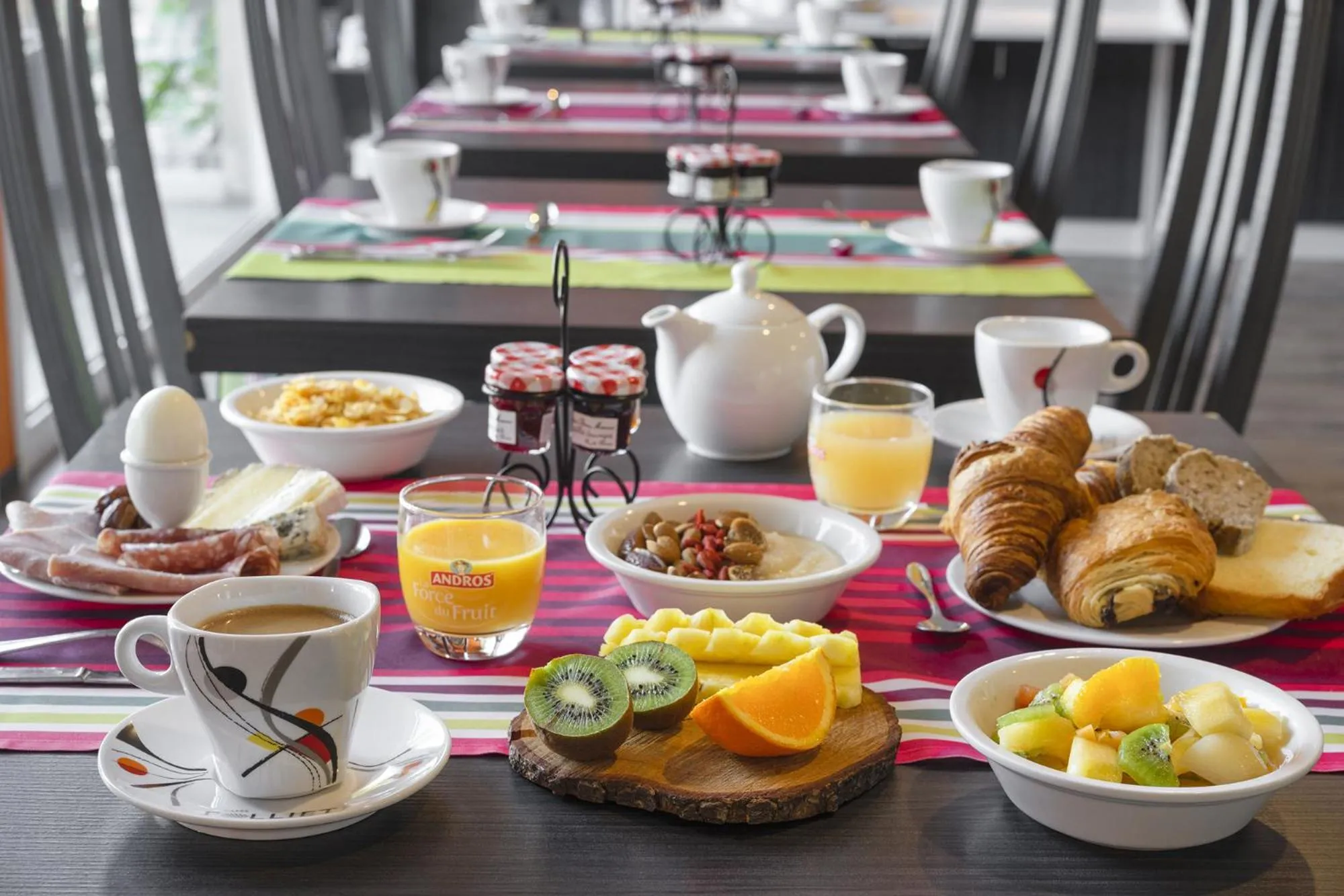 Food and drinks in The Originals Boutique, Hôtel Le Pillebois, Bourg-en-Bresse Nord