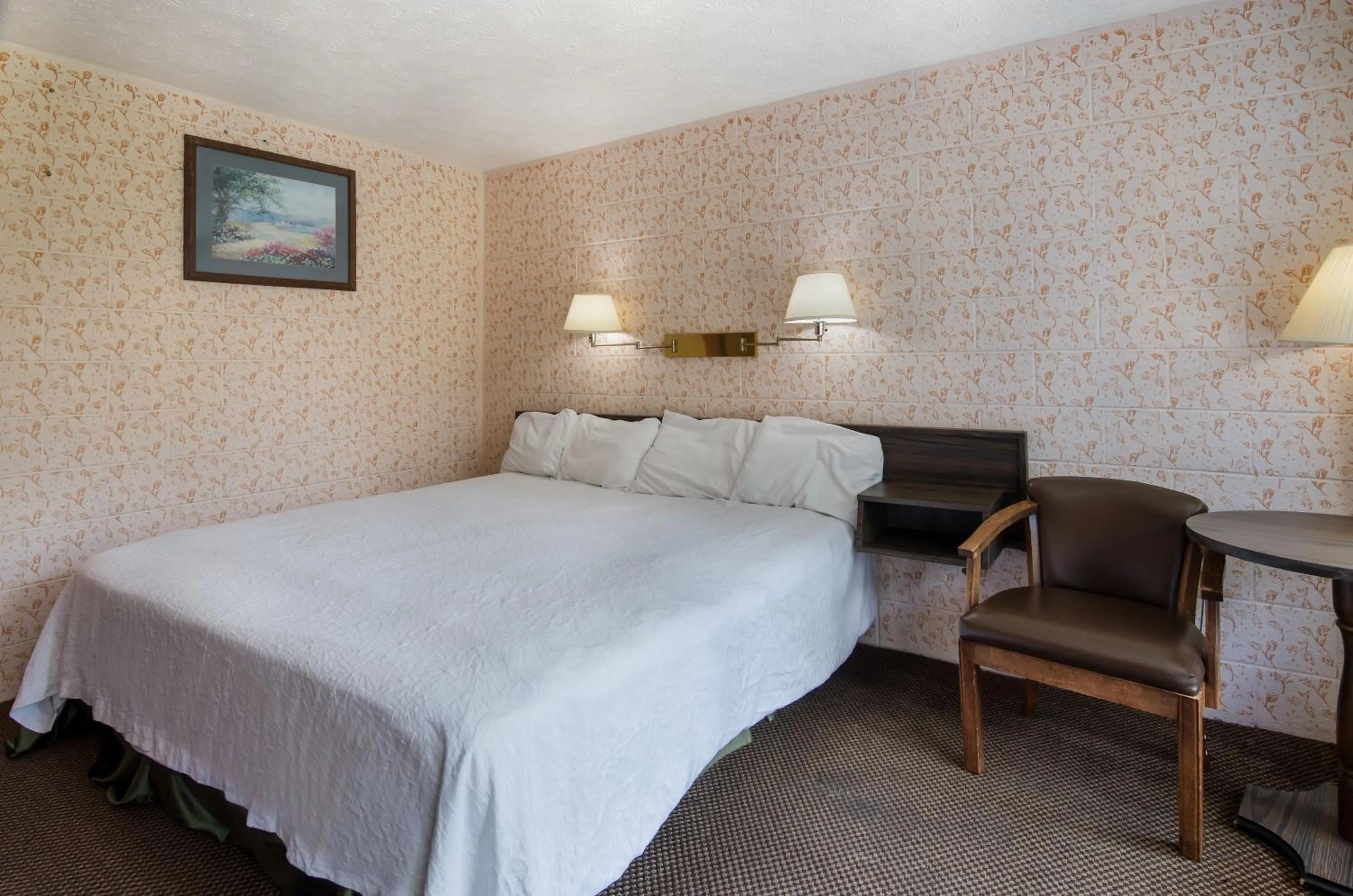 Photo of the whole room, Bed in Americas Best Value Inn Wytheville