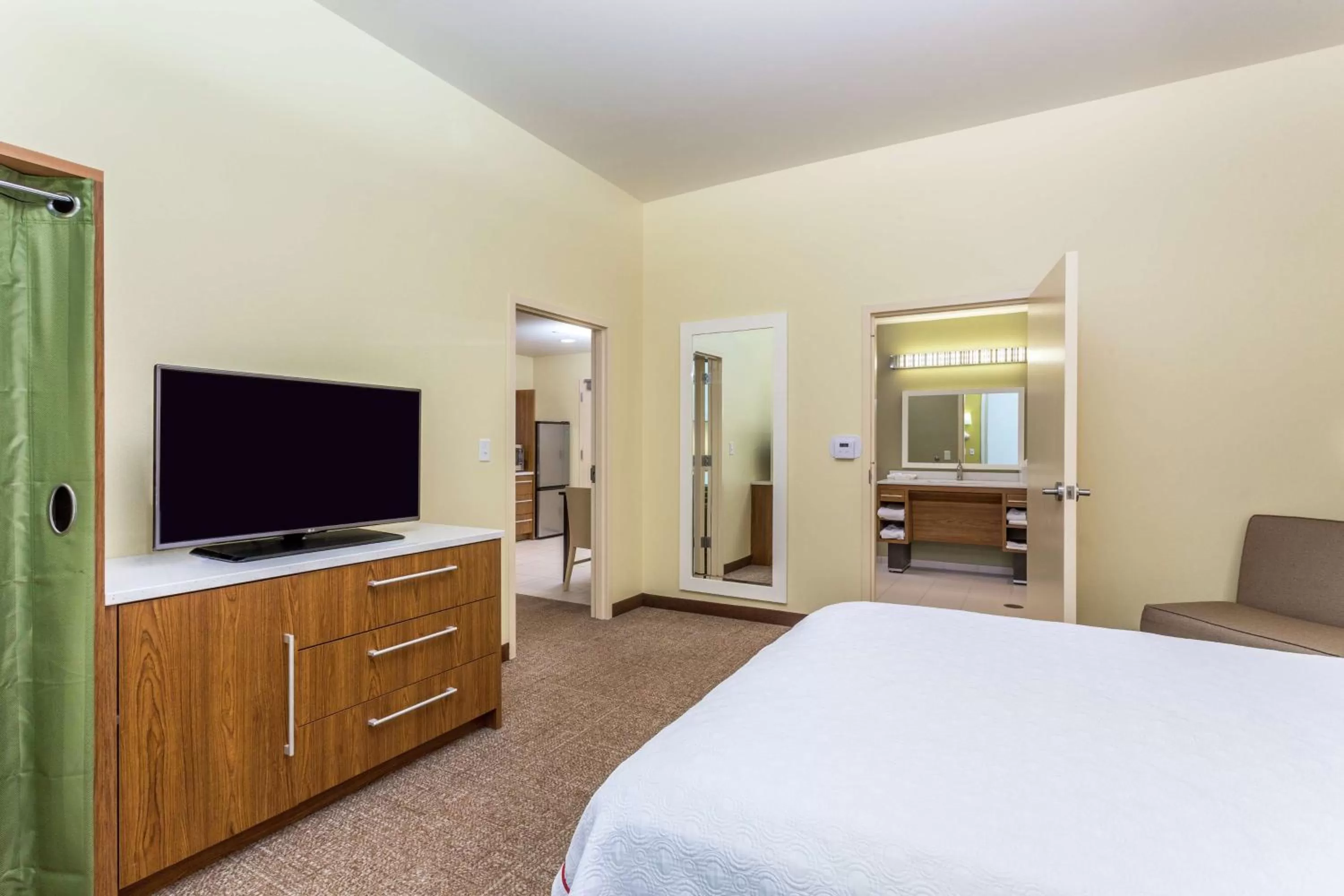 Bed in Home2 Suites by Hilton Albany Airport/Wolf Rd