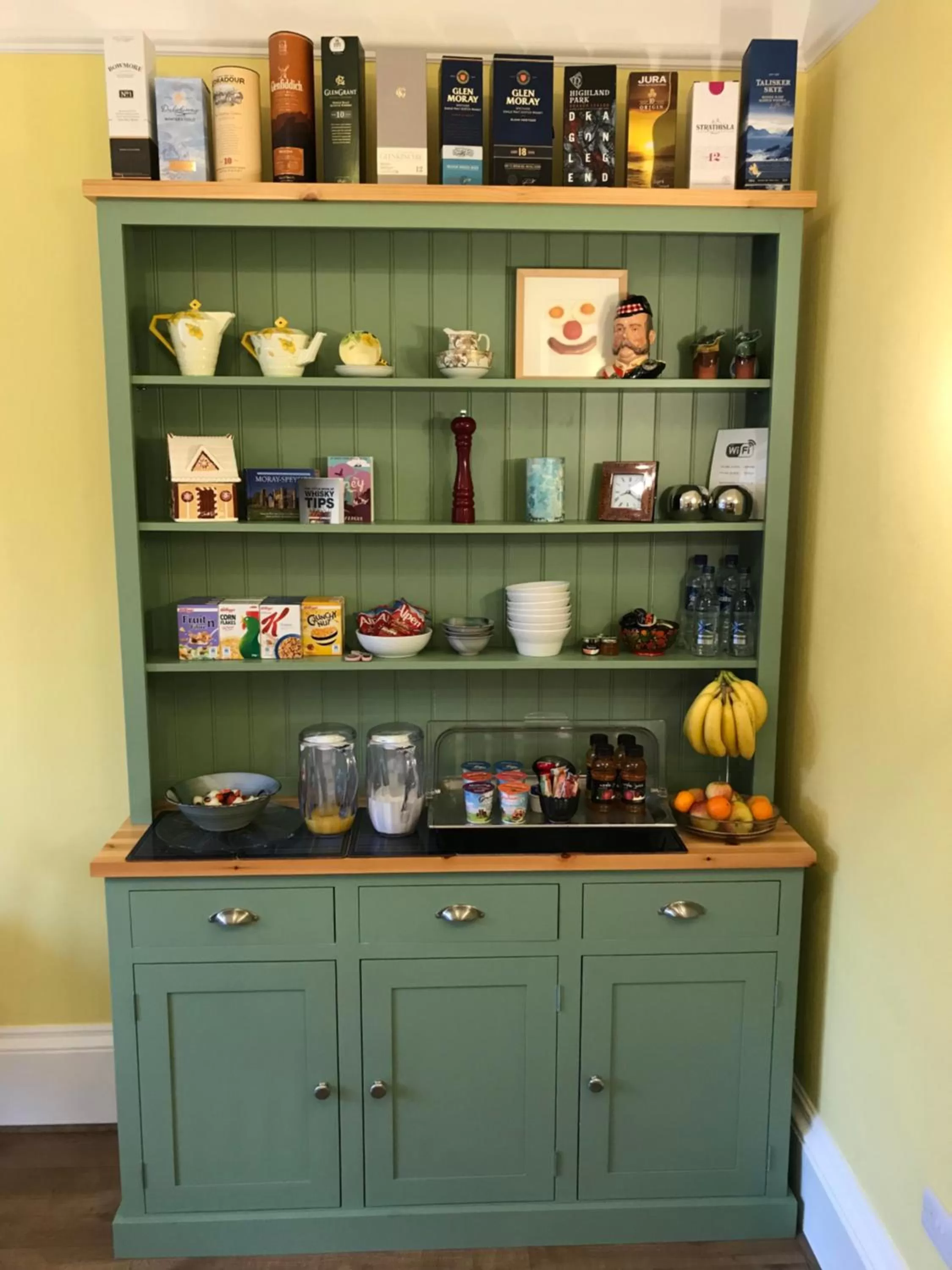 Food and drinks in West End Guest House