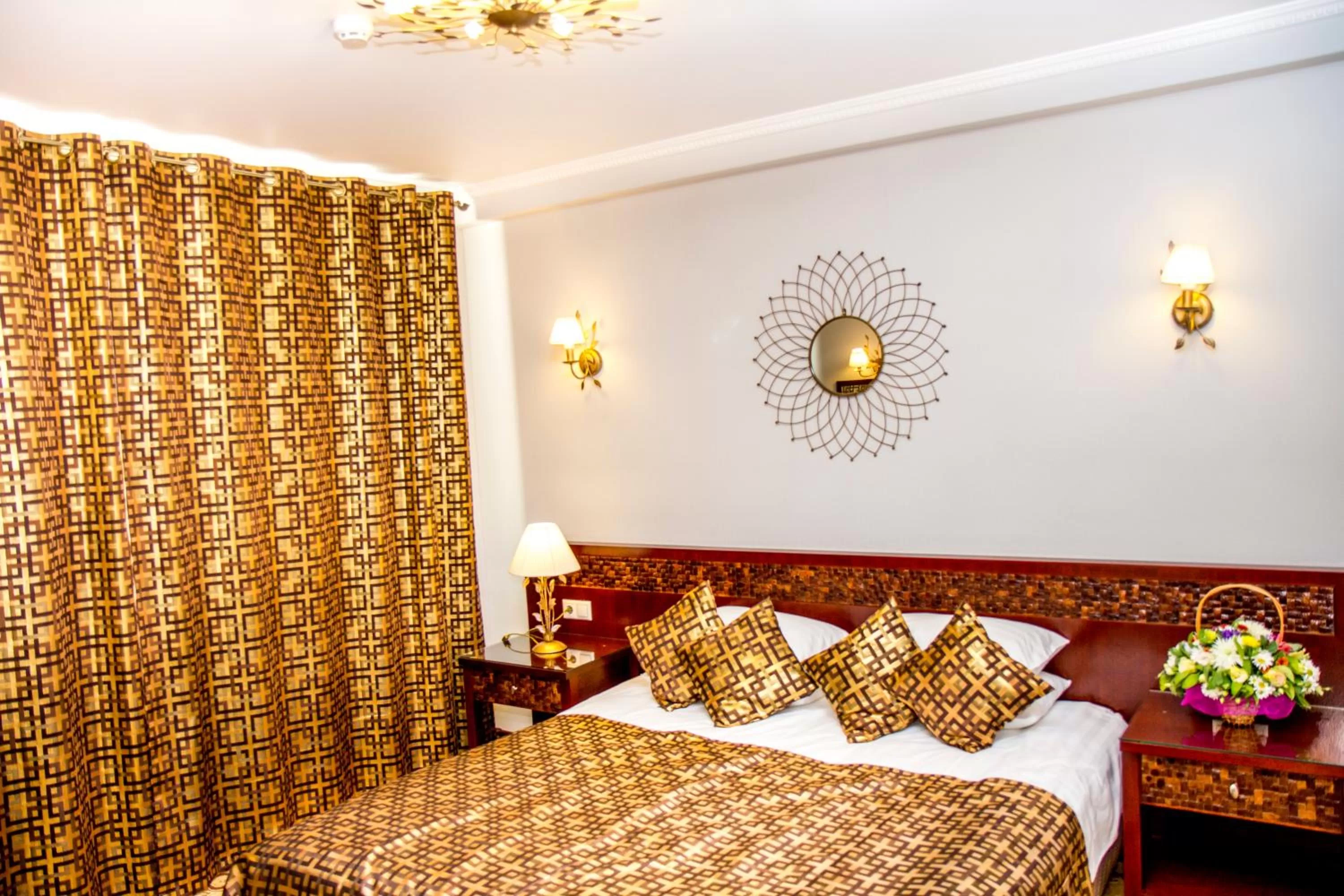 Photo of the whole room, Bed in Klassik Hotel