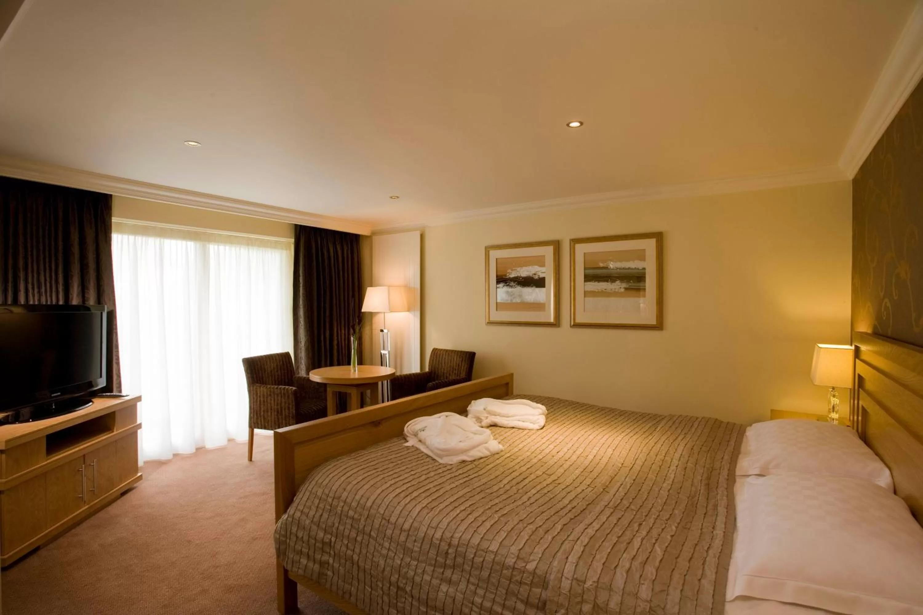 Bed in Park Farm Hotel