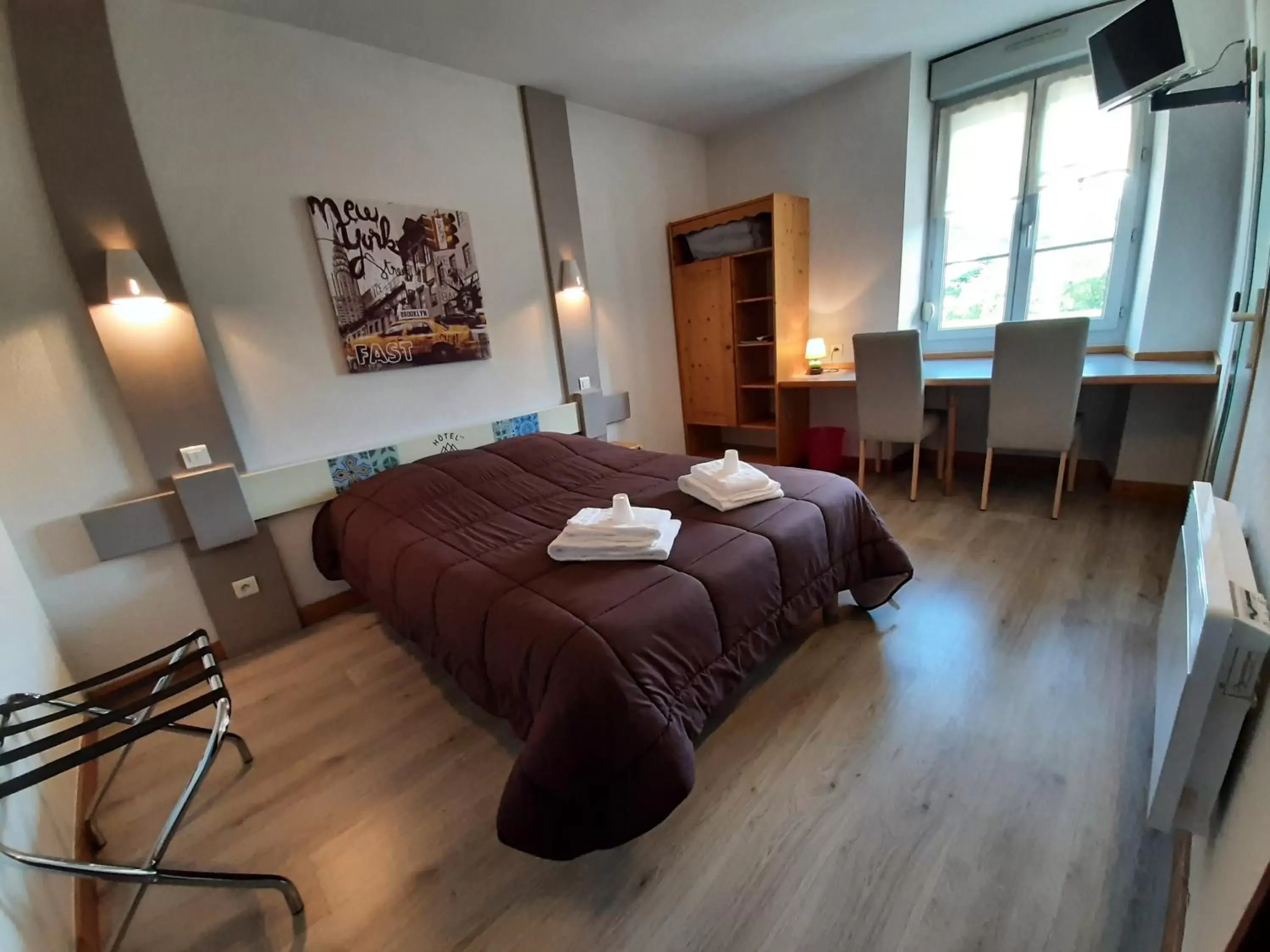 Double Room in Hôtel de La Vallée Double Room in Hôtel de La Vallée